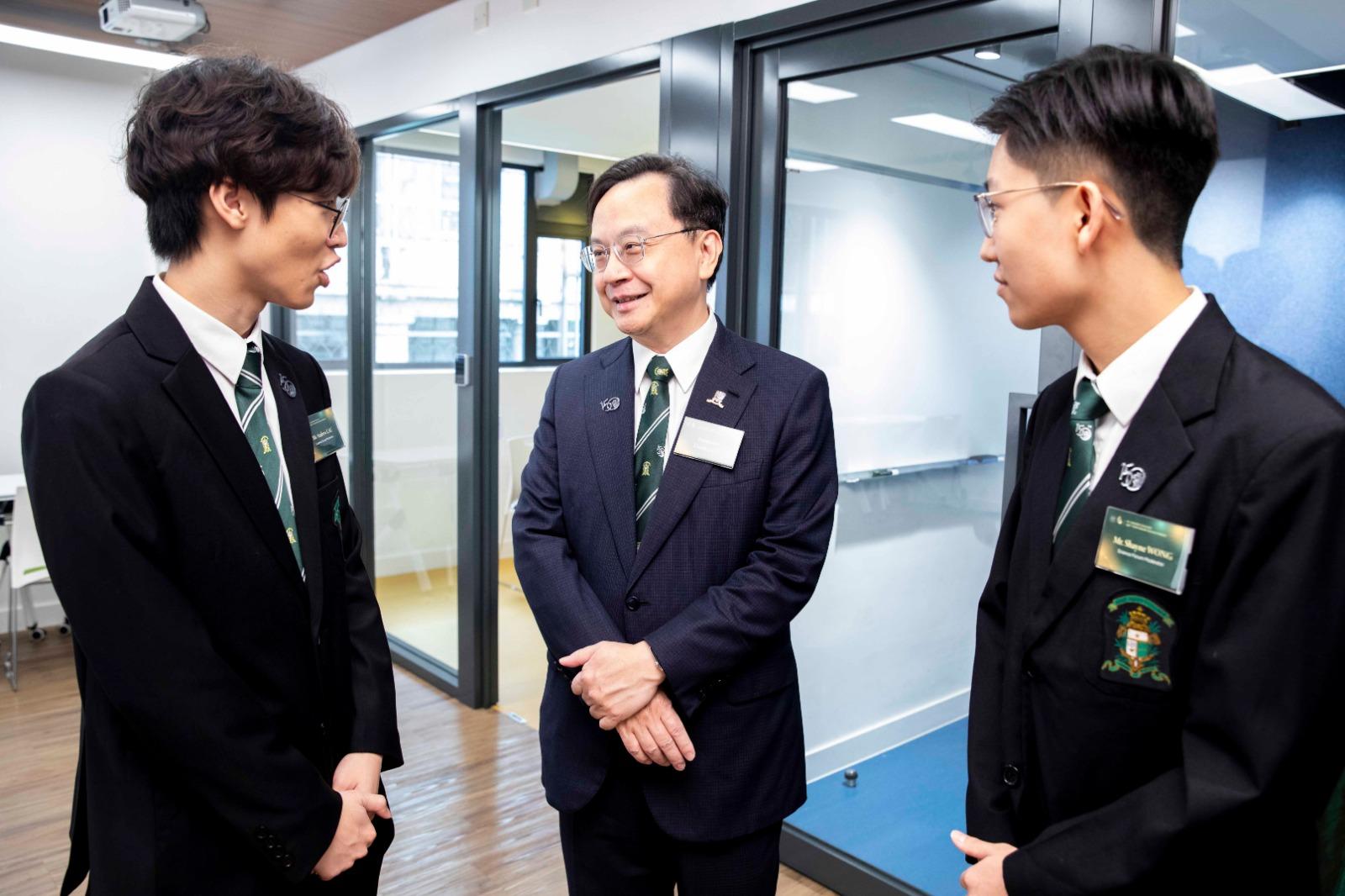 香港科學院院長兼香港中文大學校長盧煜明教授。