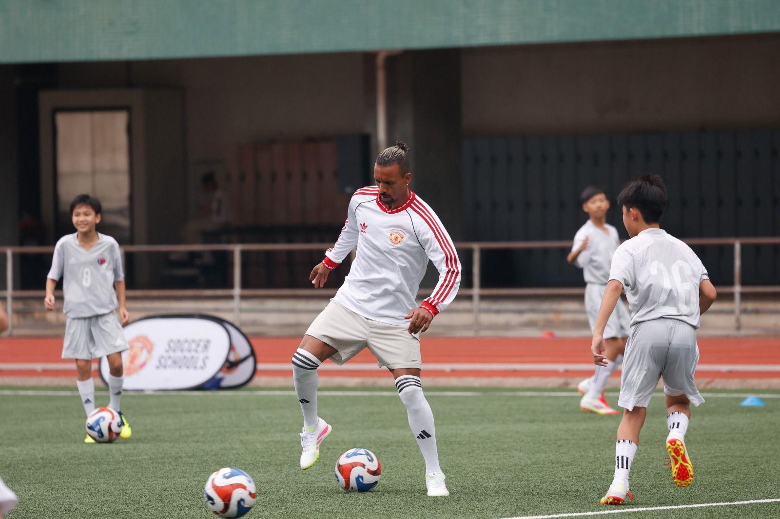 曼聯訪香港|蘭尼(Nani)當喇沙書院一日導師,絕無欺場。