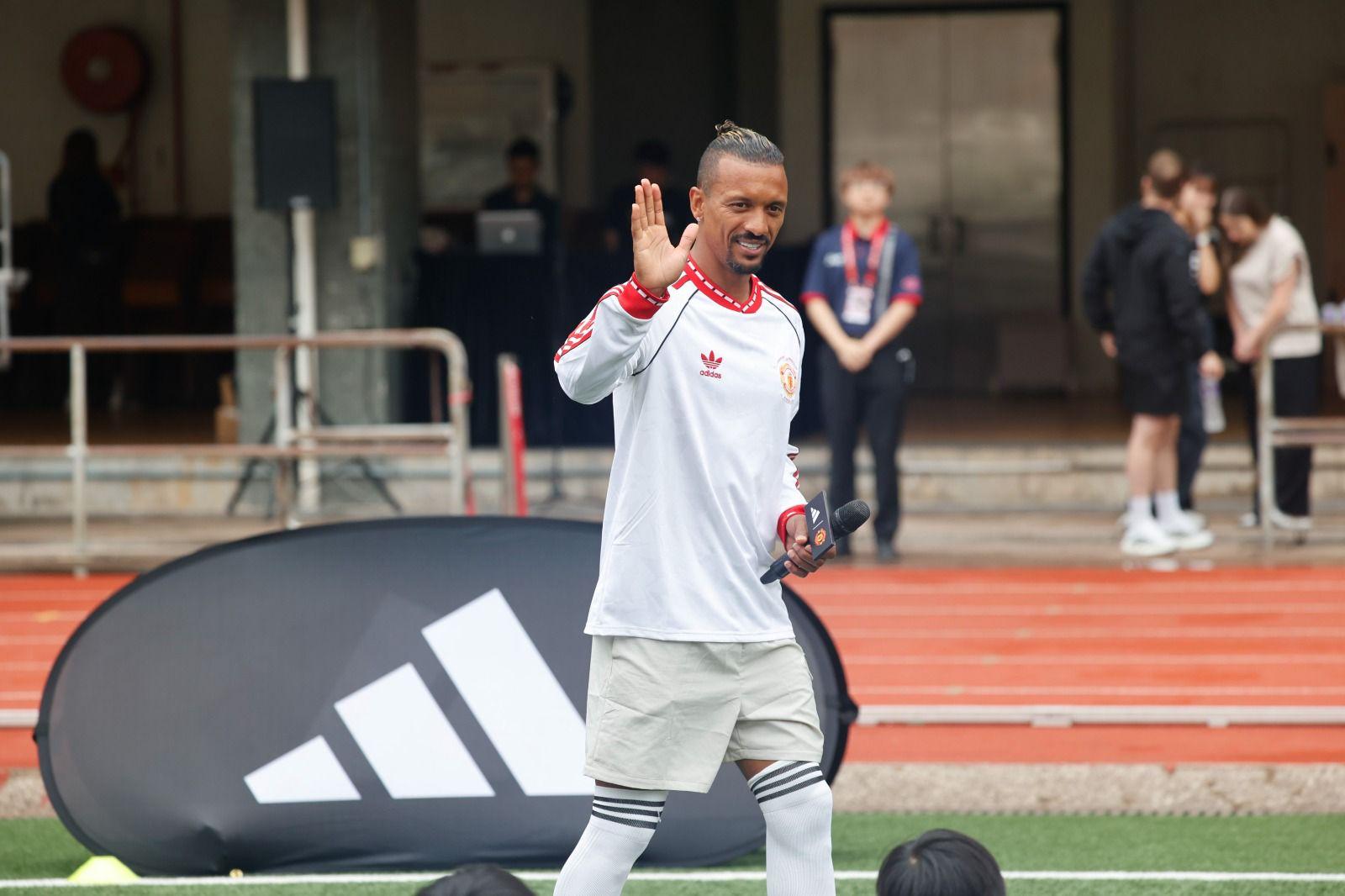 曼聯訪香港|蘭尼(Nani)並帶領曼聯教練團隊指導喇沙書院學生。