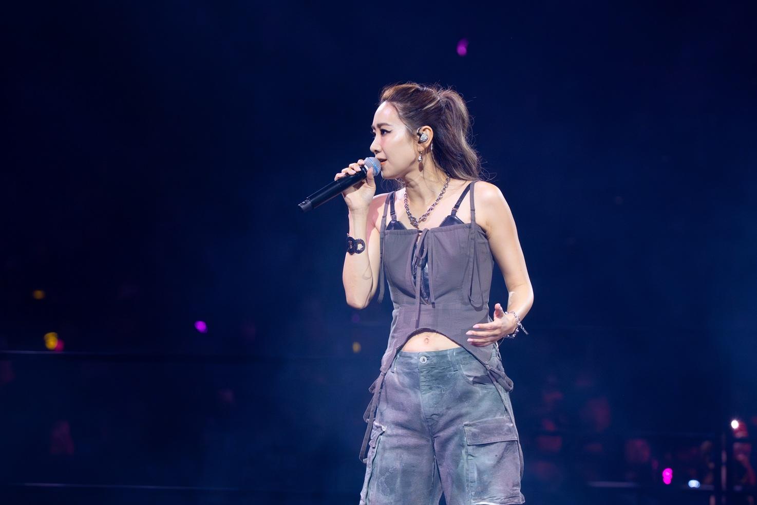 Kary雖然帶病失聲,但為了Sammi堅持繼續唱。