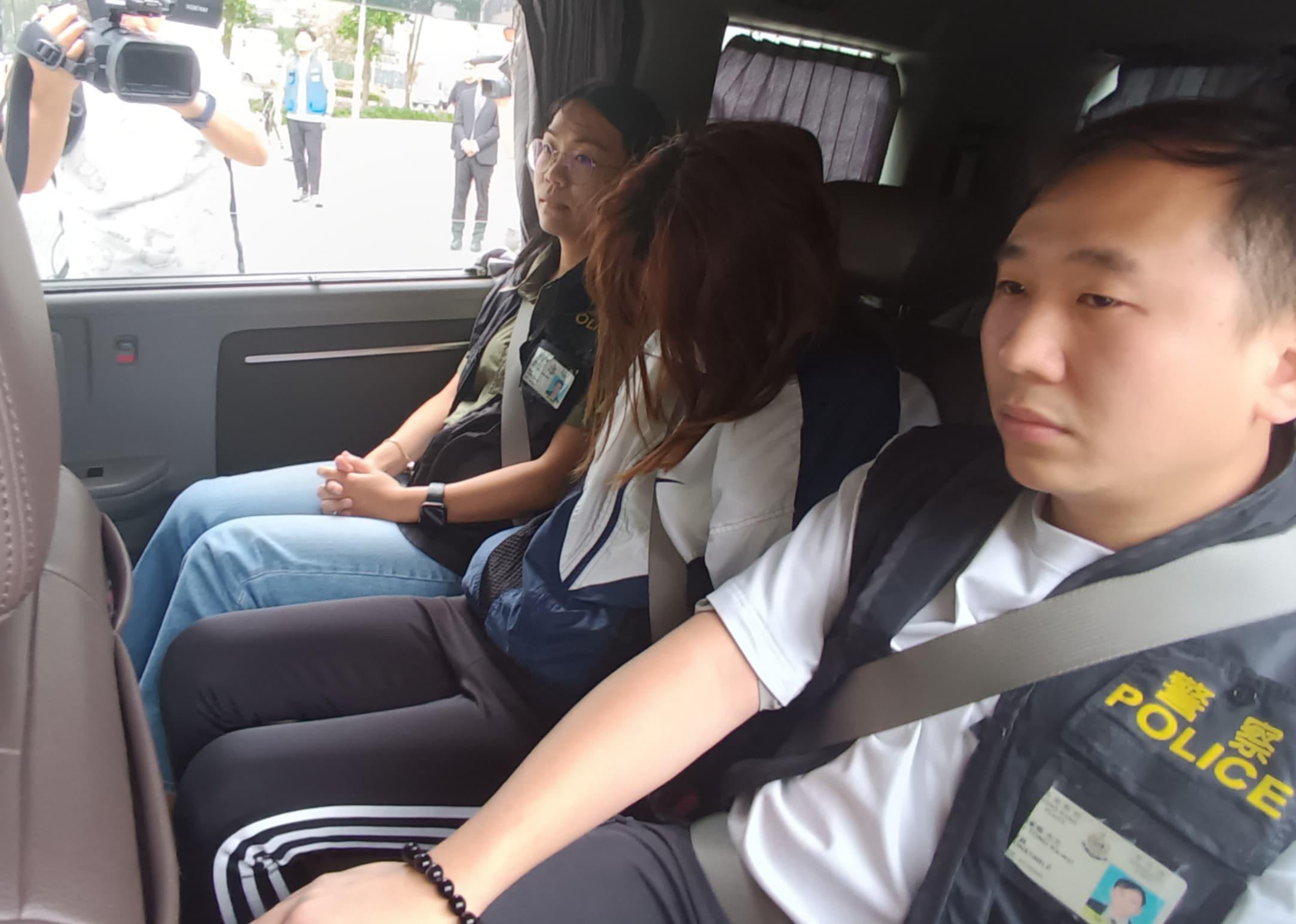 歌手謝霆鋒於啟德體育園主場舉行演唱會期間,警方收到5宗舉報聲稱場館內藏有炸彈,搜查證實虛驚一場,前日(9日)在九龍城區拘捕一名28歲本地女子,初步懷疑因與其他人就演唱會門票事宜發生糾紛而犯案,她涉嫌「炸彈嚇詐」及「誤導警務人員」被捕