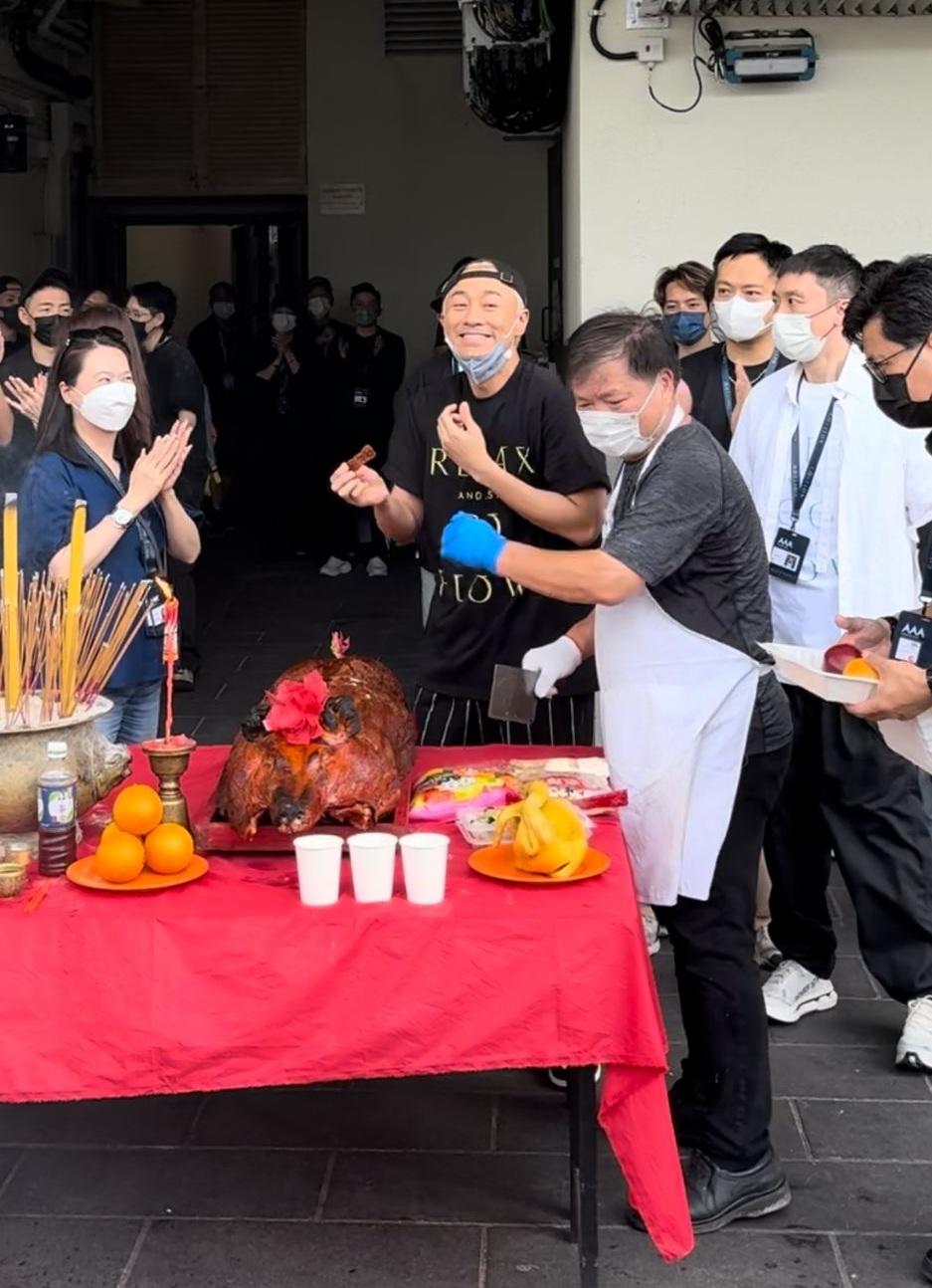 林峯開騷前吃嚿燒肉。