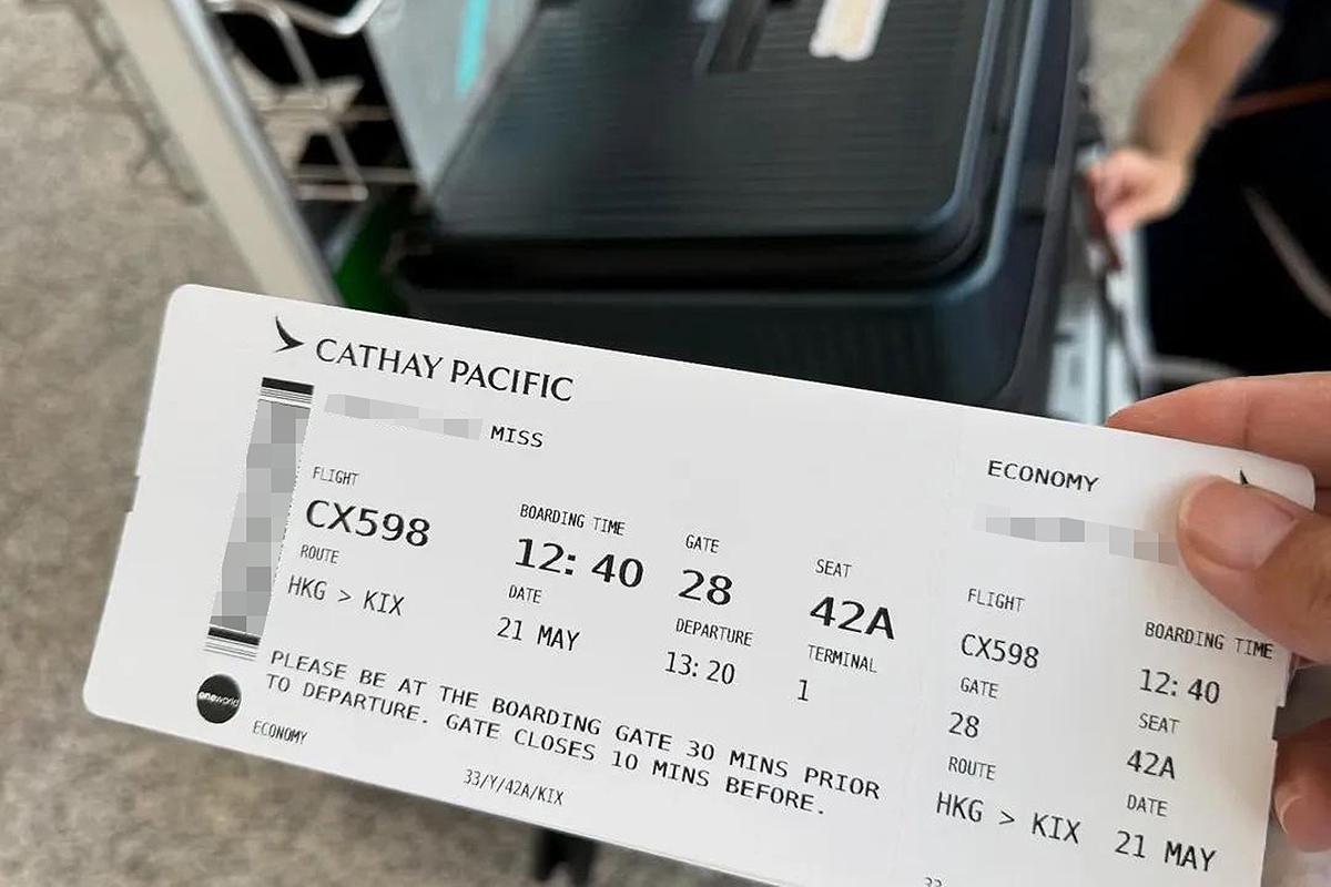 港爸在香港機場出發前,把其中一人的登機證幾乎完整地影低並放上網。(Threads圖片)