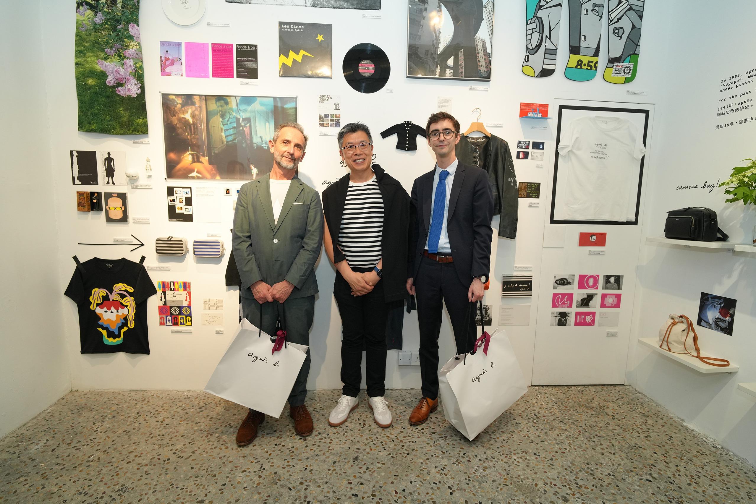 法國駐港澳副總領事Benjamin Hubin (右)、agnès b. 香港區營運總監陳君憲(中),以及法國五月藝術節執行總監Xavier Mahé (左)擔任主禮嘉賓,出席agnès b. 香港30周年展覽開幕禮。