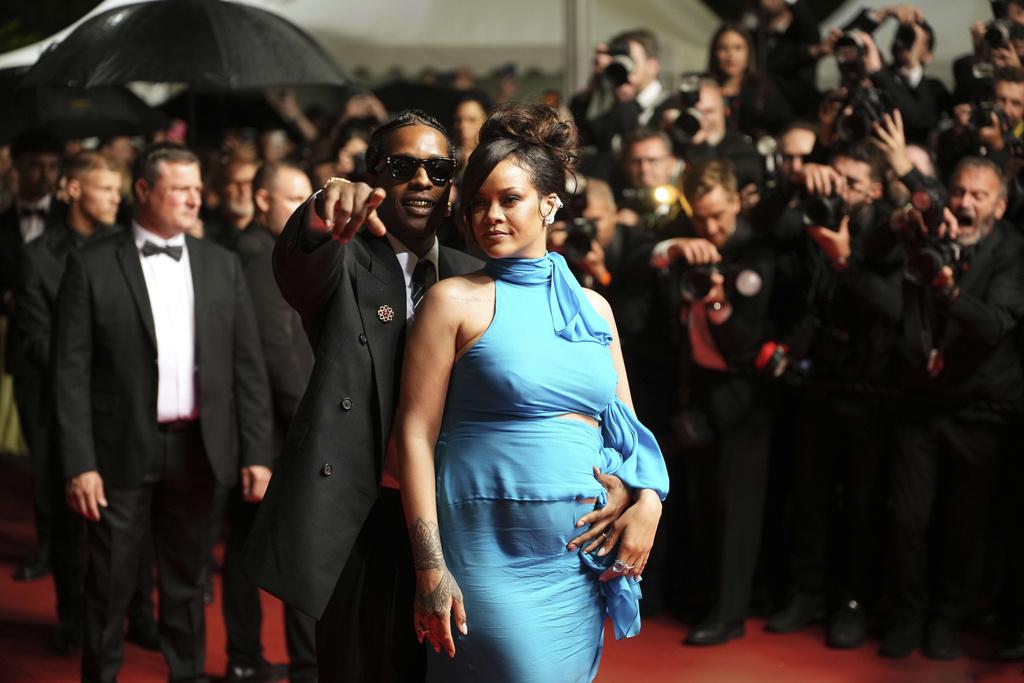 A$AP Rocky對Rihanna說:「望下嗰邊,影緊你。」