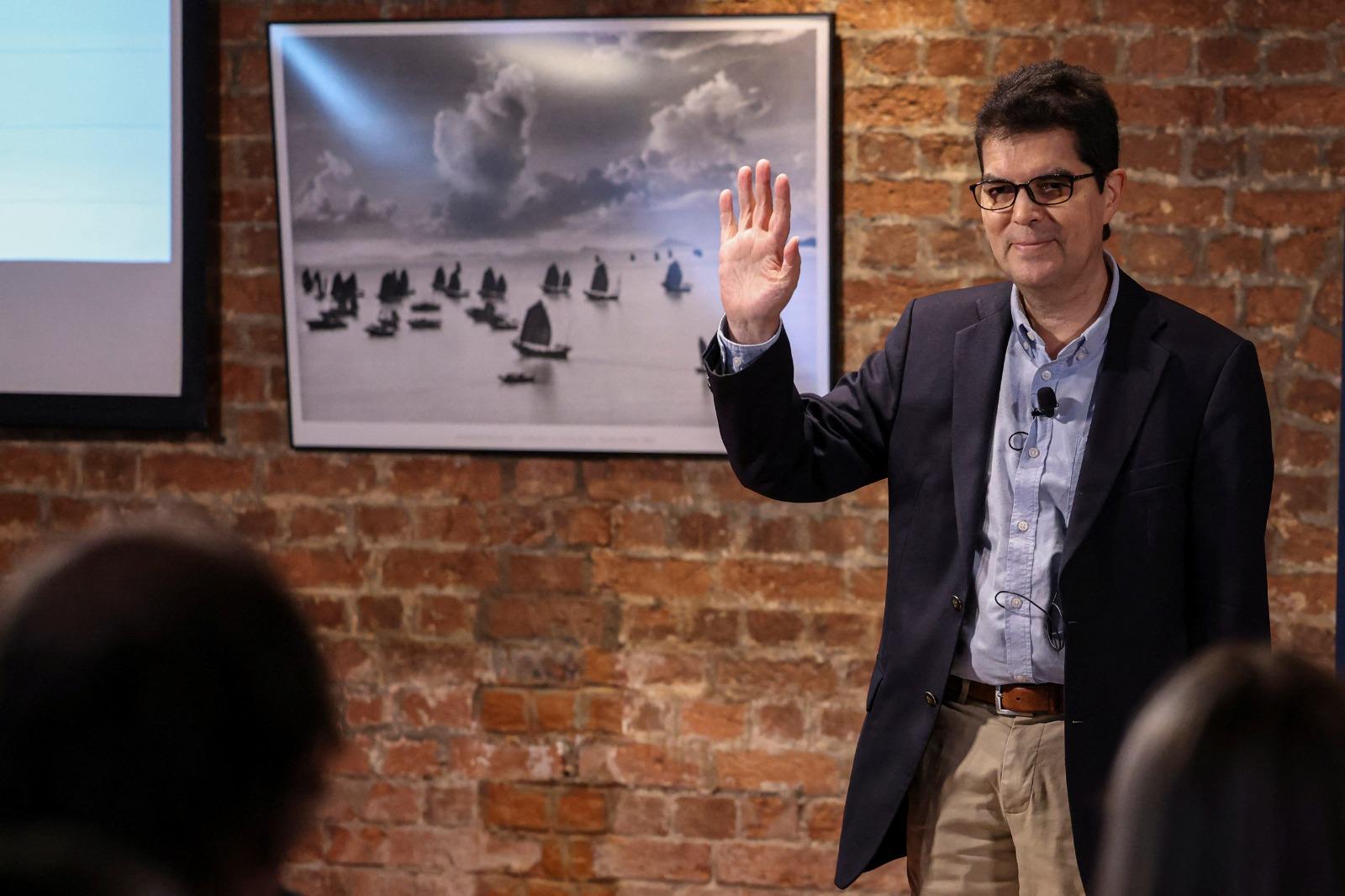 因患上末期癌症David Webb今日在外國記者會舉行最後一次公開活動。(路透社圖)