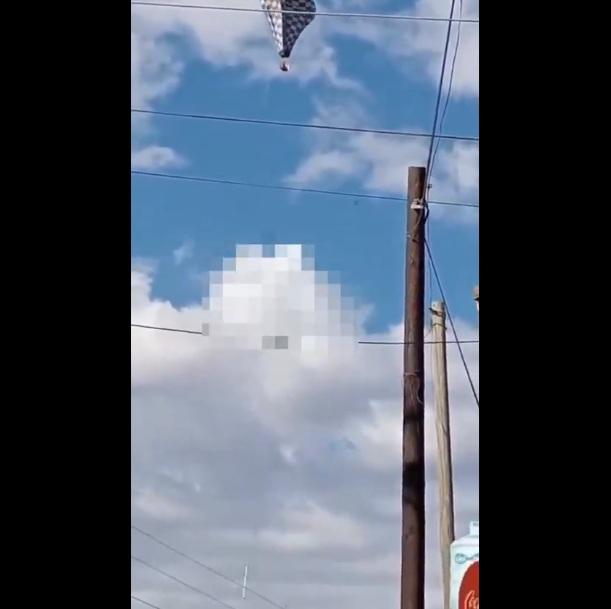 最後盧西奧從高空墮地。(互聯網)