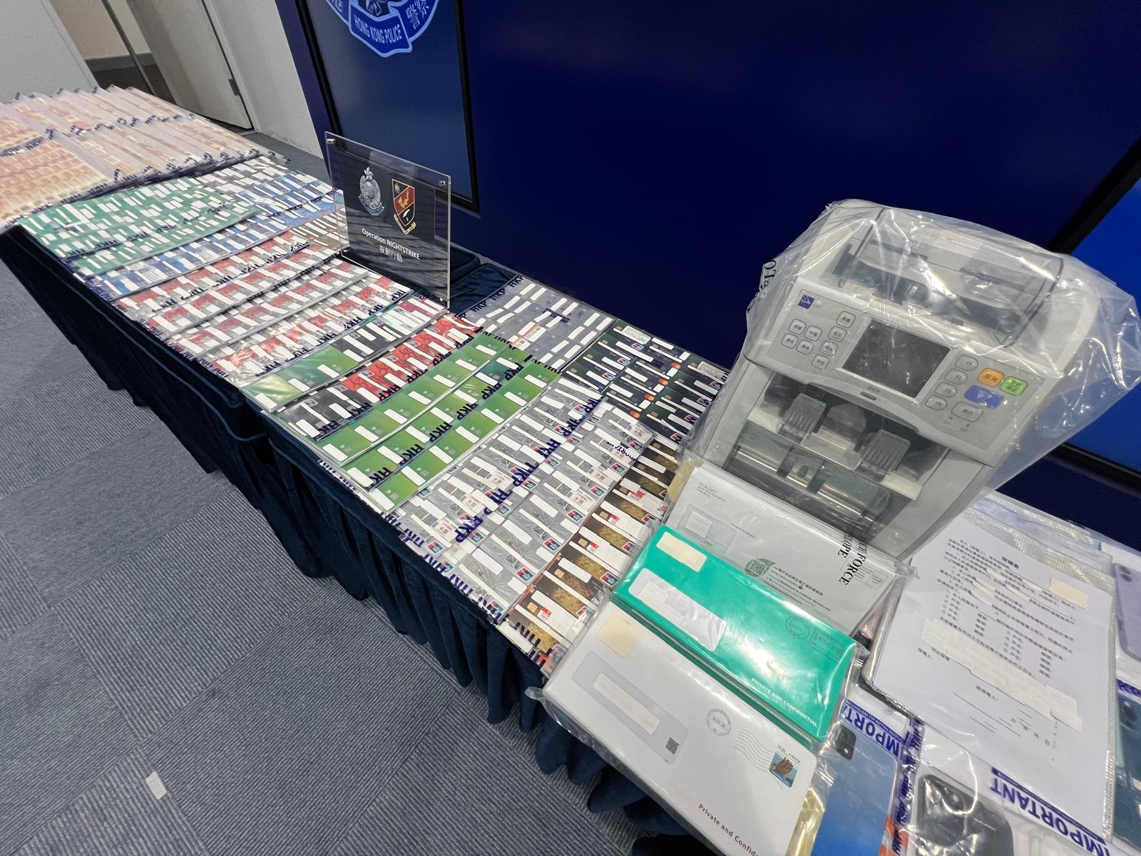 警方破獲涉款過億元洗黑錢案,拘捕12人,相信已成功瓦解一個活躍於內地及香港的洗黑錢跨境犯罪集團。