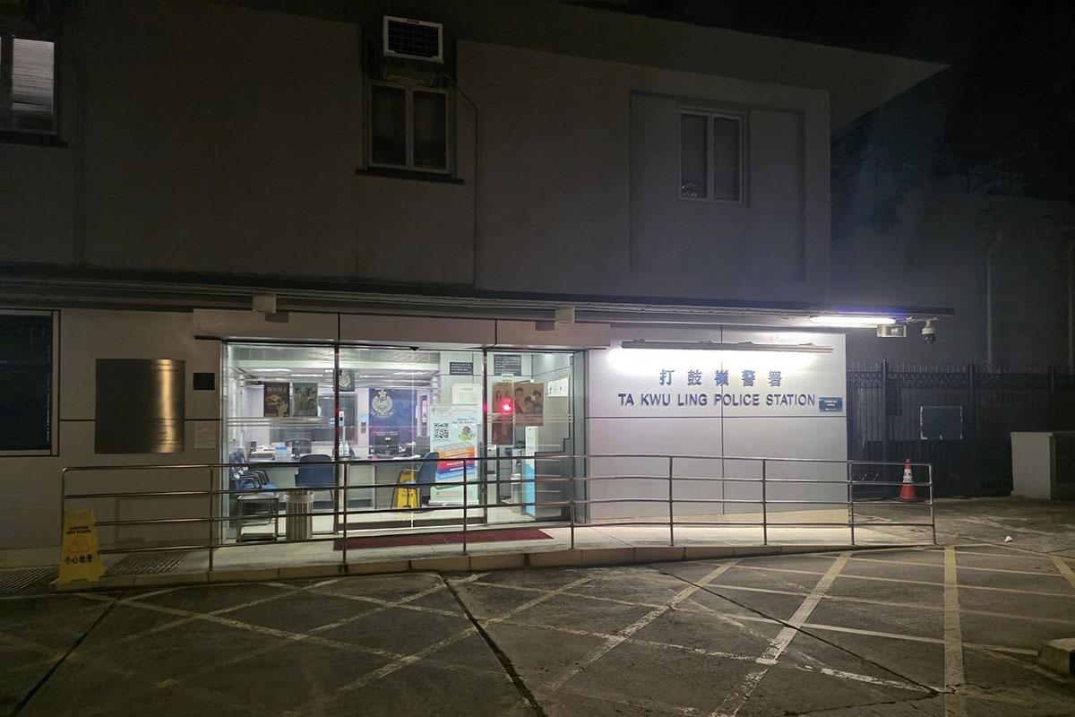 有港男分享在山頂拾獲一個銀包,收工後交予打鼓嶺警署。(Threads圖片)