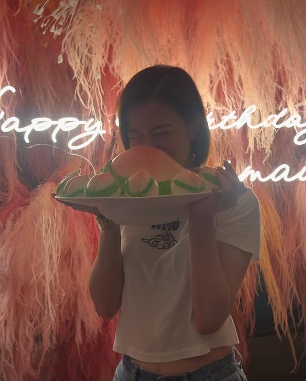 阿佘立刻感動到眼濕濕!