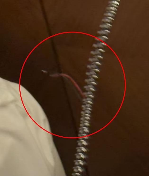 埃利斯懷疑床頭燈電線外露,導致漏電。(互聯網)