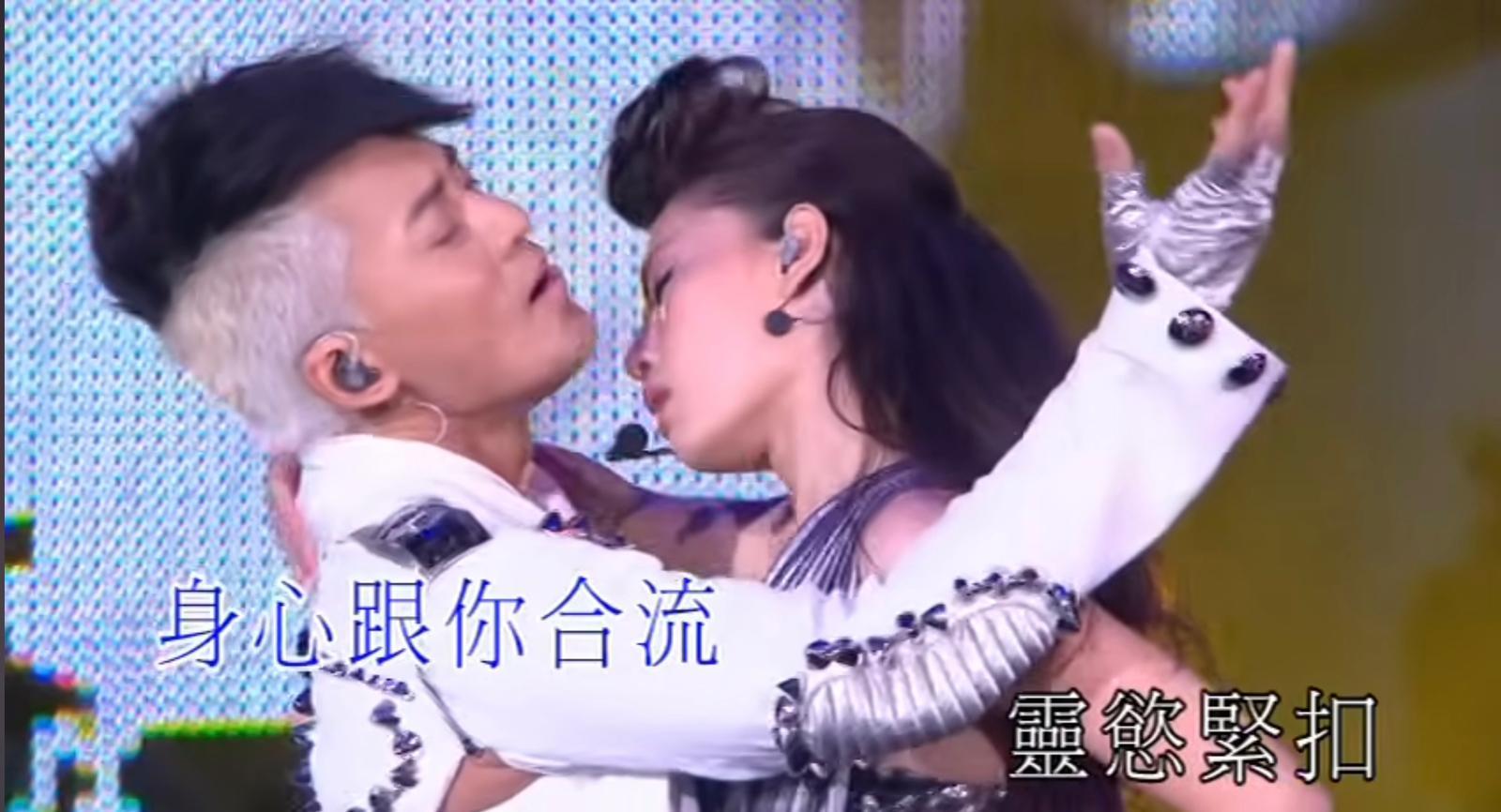 徐子珊與林峯當年大尺度跳唱《Let's Get Wet》令人懷念。