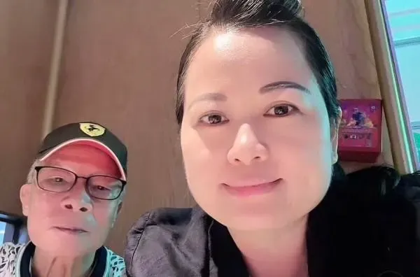 何太突然宣布與何伯離婚:三個月後就自由喇|東張西望