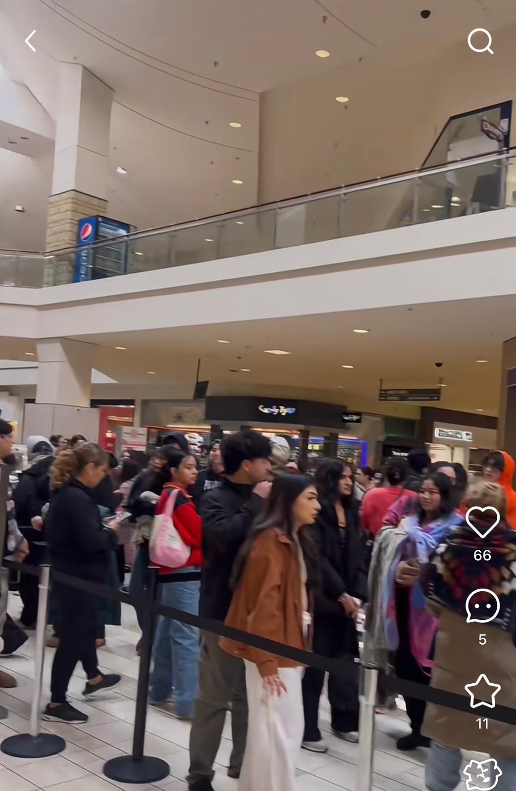 泡泡瑪特在美國爆紅,網上有影片見到部分店舖開幕前大排長龍。(小紅書影片截書)