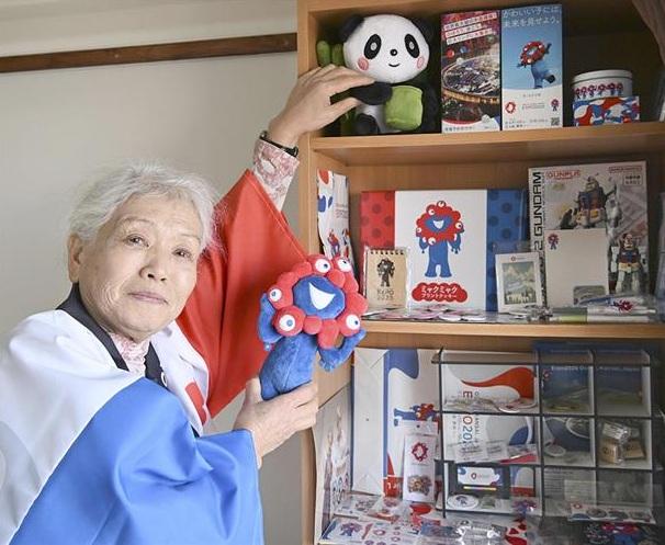 山田外美代迷上世博,外號「世博婆婆」。(互聯網)