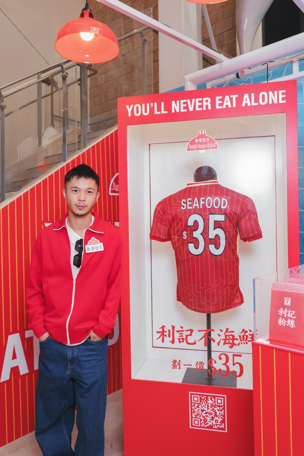 陳肇鈞是利物浦球迷,一到場即參觀球隊專區。