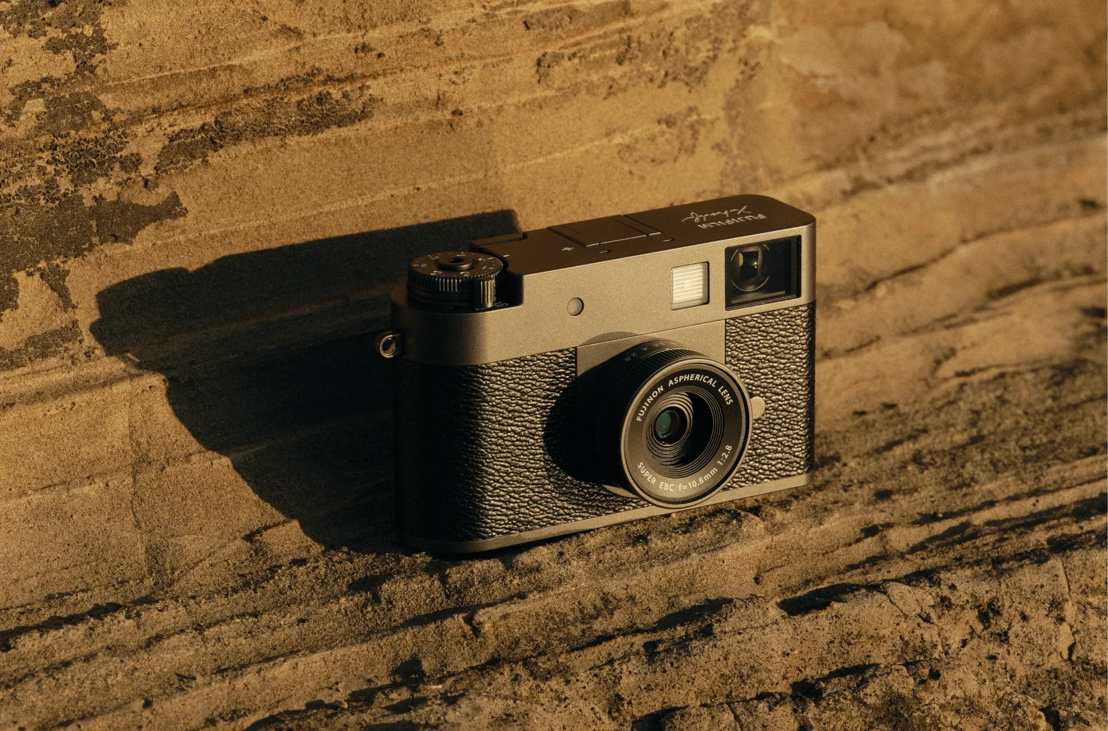 FUJIFILM X half半格數碼相機帶來菲林攝影的質感。