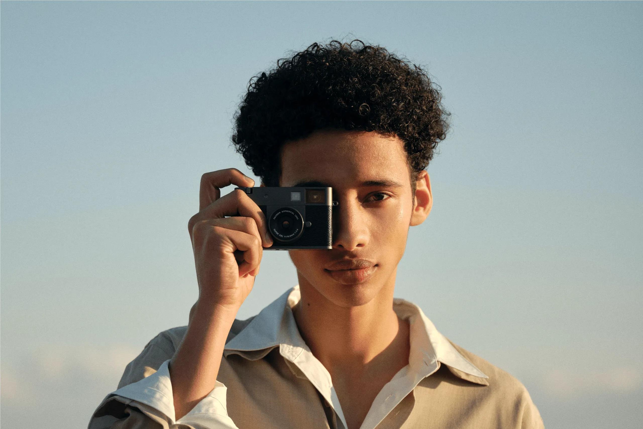 FUJIFILM X half以傳統半格菲林相機為設計靈感。