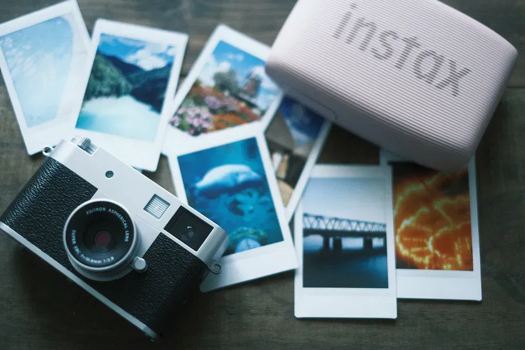 FUJIFILM X half可使用FUJIFILM instax Link列印相片。