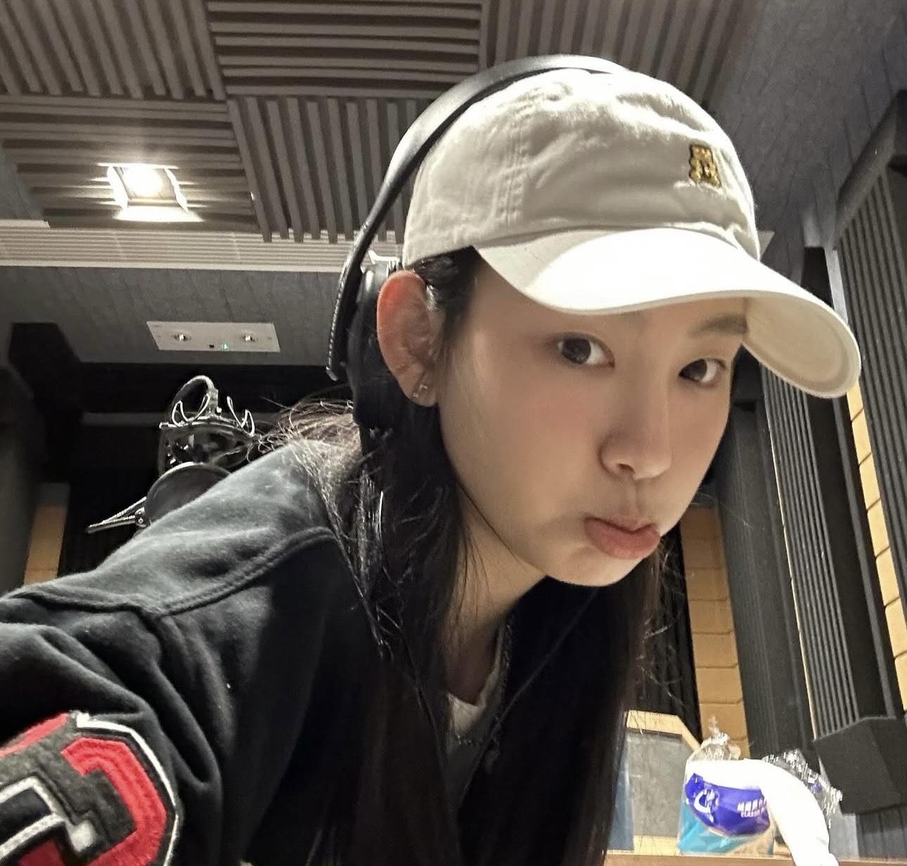 炎明熹被TVB「雪藏」足一年 。