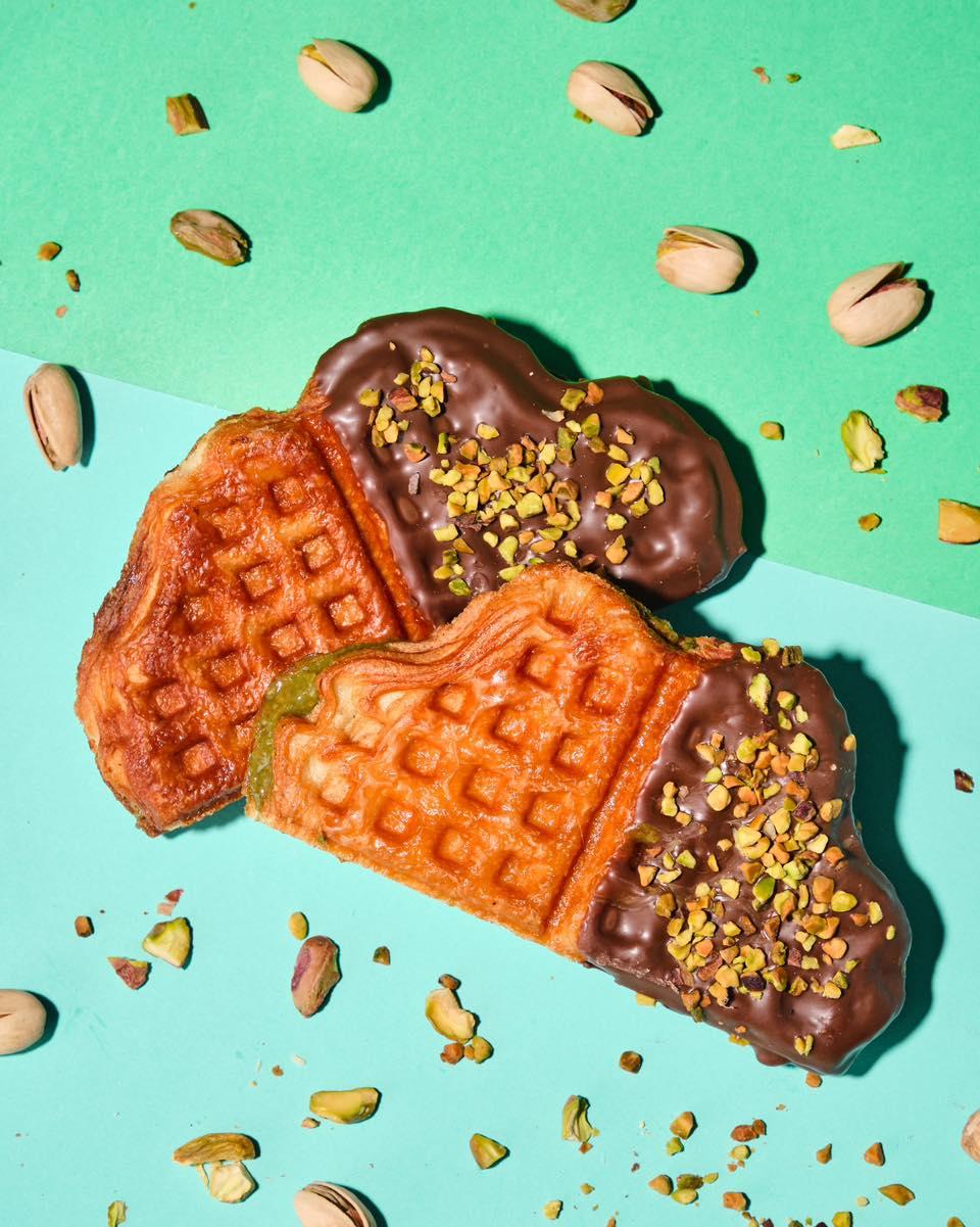 開心果酥皮窩夫$34 酥皮窩夫夾著開心果醬脆脆,每一口都香脆,開心果味濃而不澀。(Hashtag B Facebook相片)