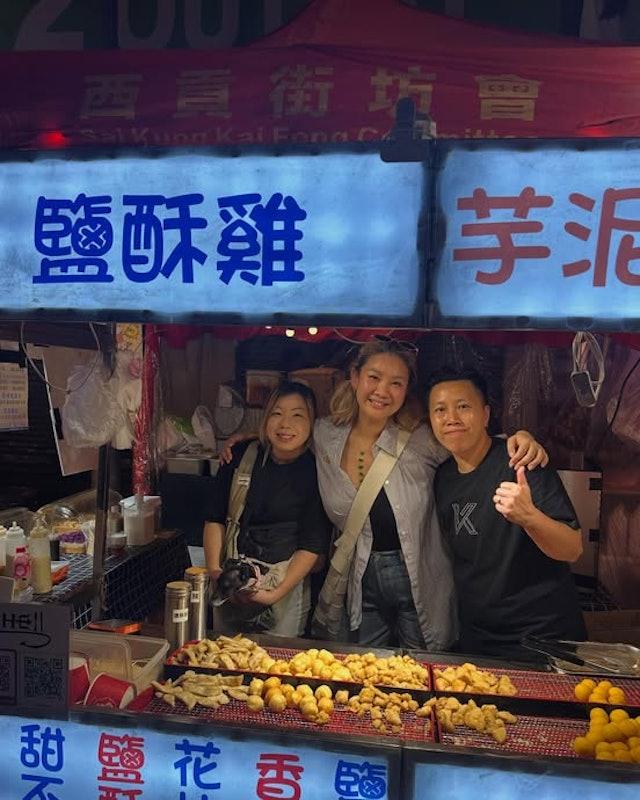 最近有網民於社交平台分享日前(25日)於西貢市集巧遇鄭欣宜,主動要求與她合照留念。