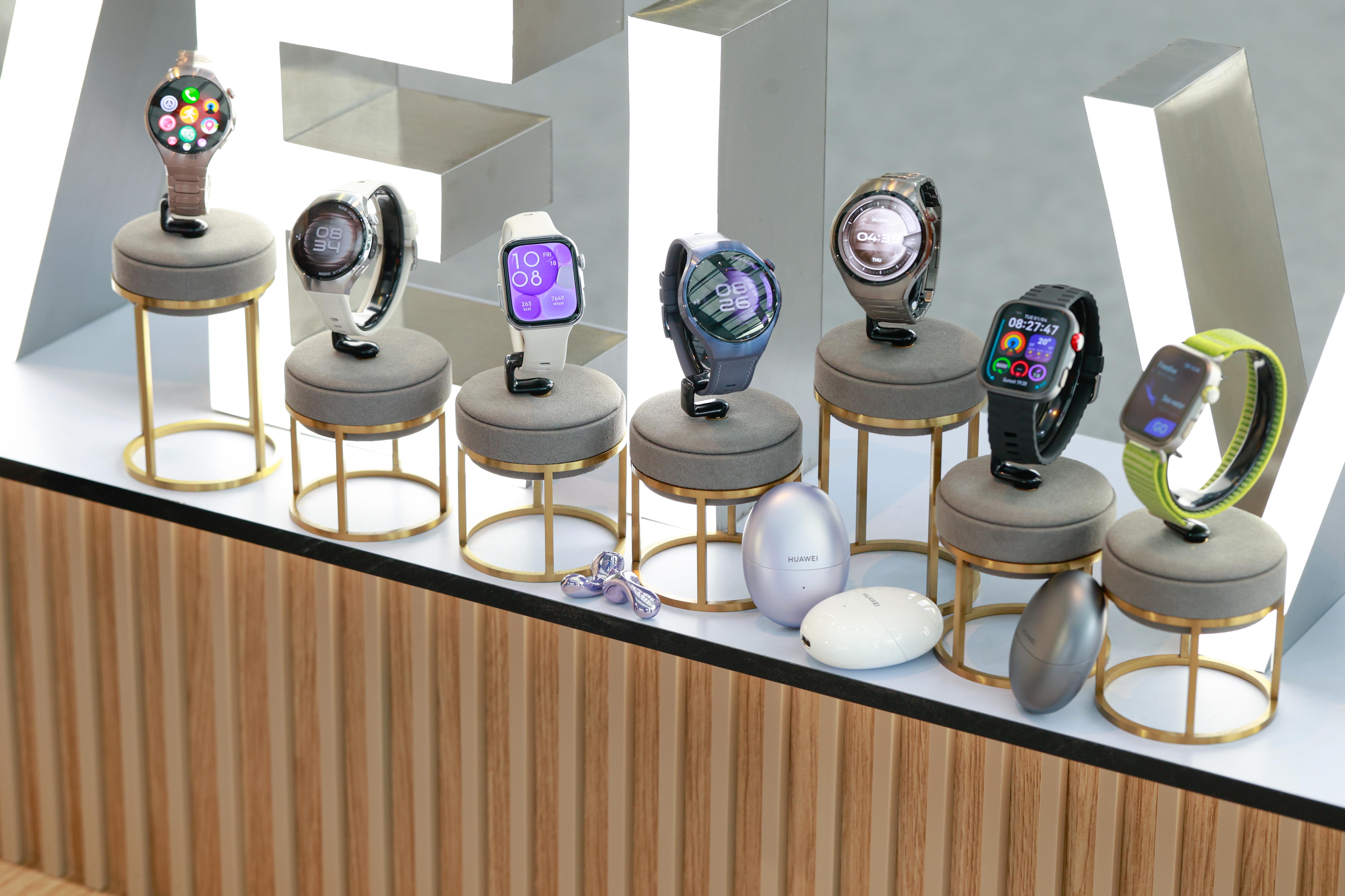 華為最新HUAWEI WATCH 5及HUAWEI WATCH FIT 4系列智能手錶。