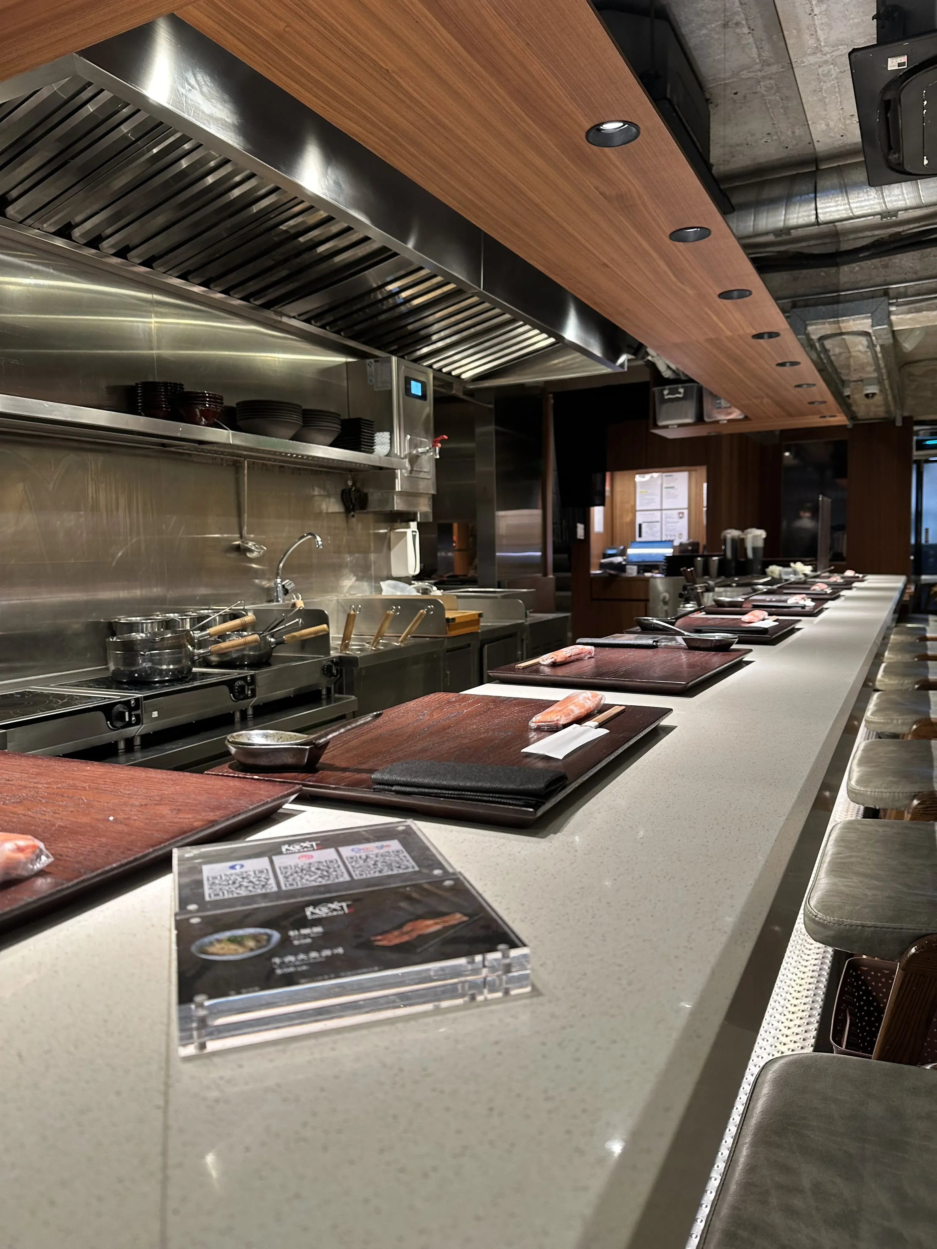 日本大阪過江龍拉麵店 NEXT Shikaku早前內部裝修歇業後,終於回歸中環歌賦街,於原址重新開業。