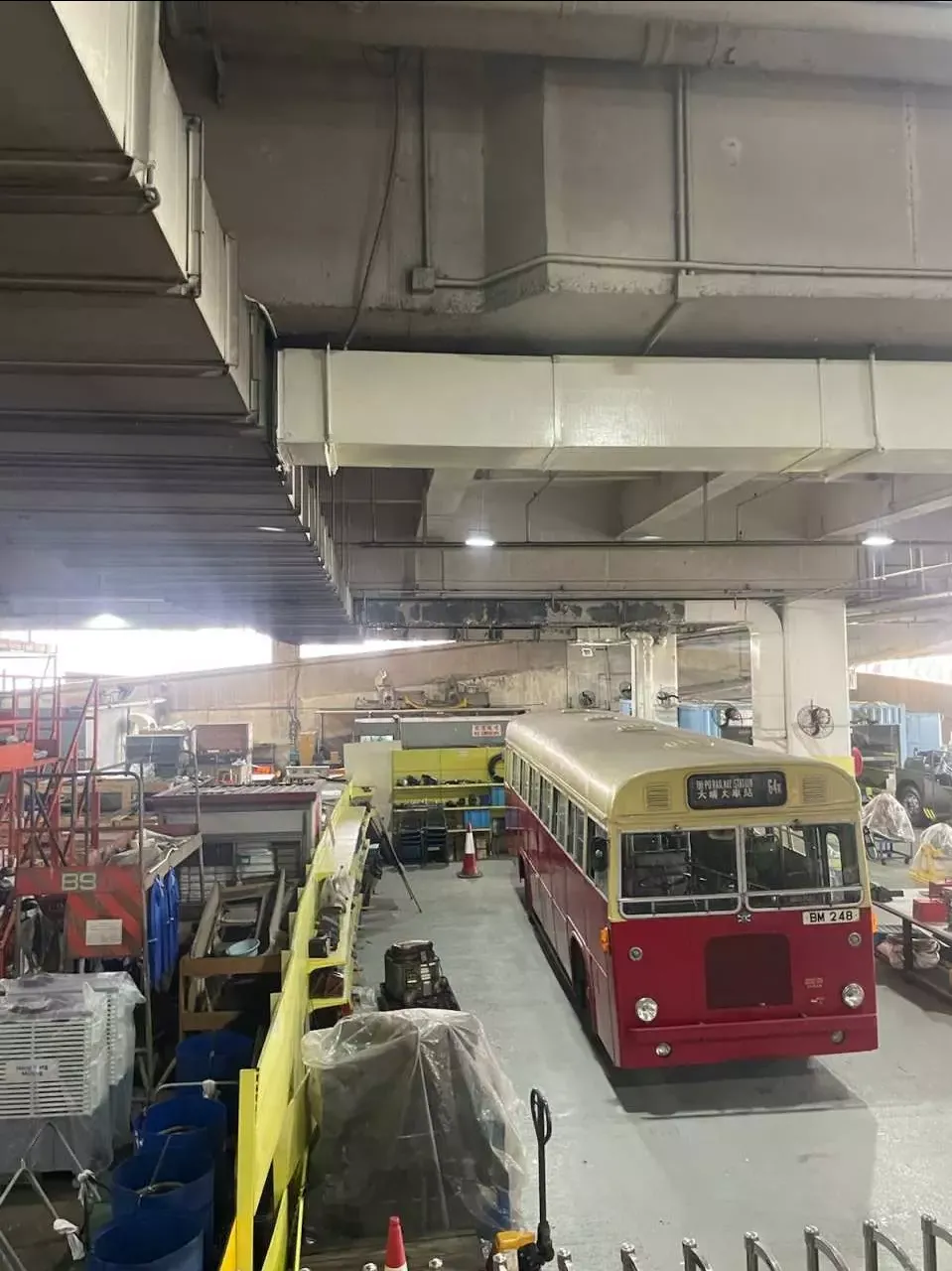 深入參觀巴士車廠