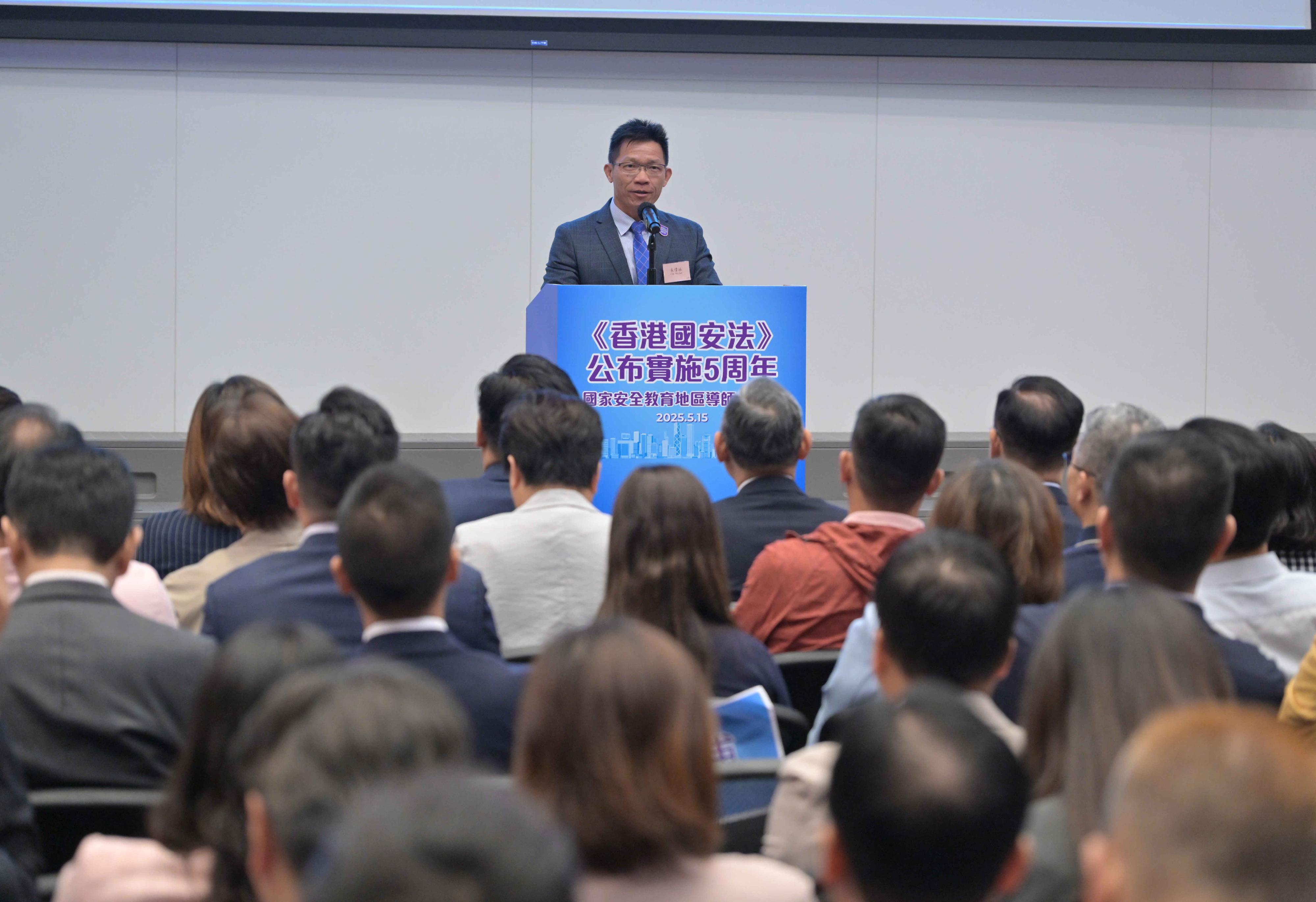 地區導師代表朱偉林分享在推廣國家安全教育的經驗。(政府新聞網圖片)