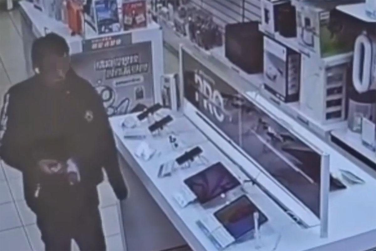 竊賊得手後隨即逃離現場。(閉路電視影片截圖)