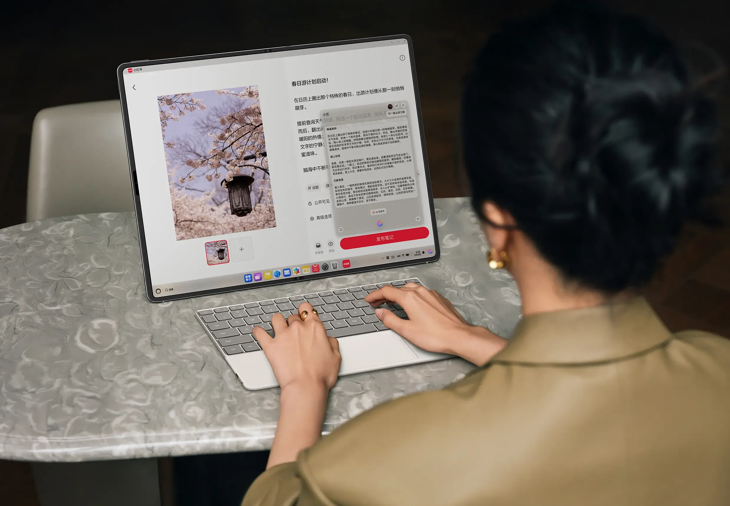 HUAWEI MateBook Fold Ultimate Design可配華為星躍隨行實體鍵盤。