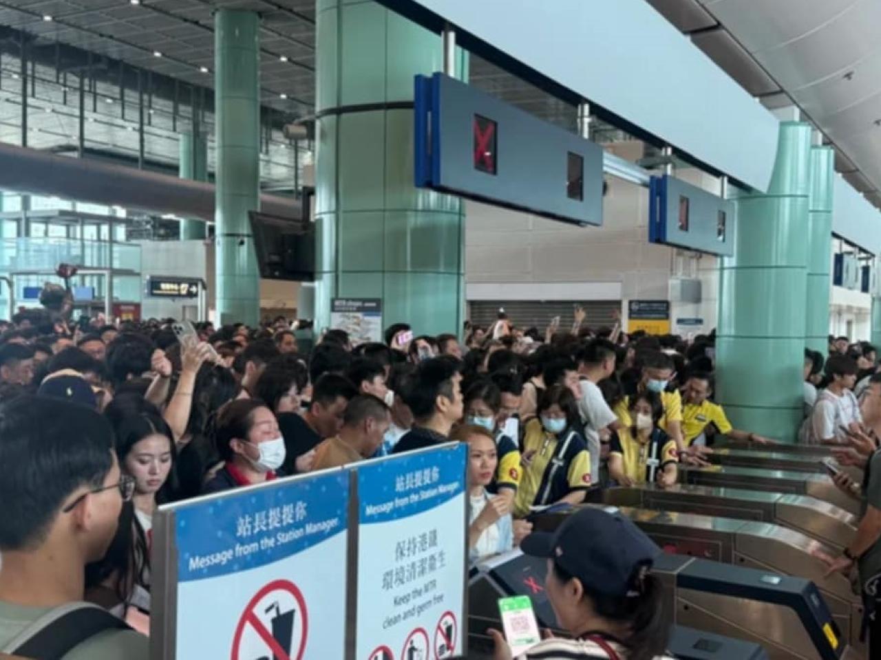 落馬洲站迫爆網絡崩潰,一度毋須拍卡出閘(小紅書圖片)