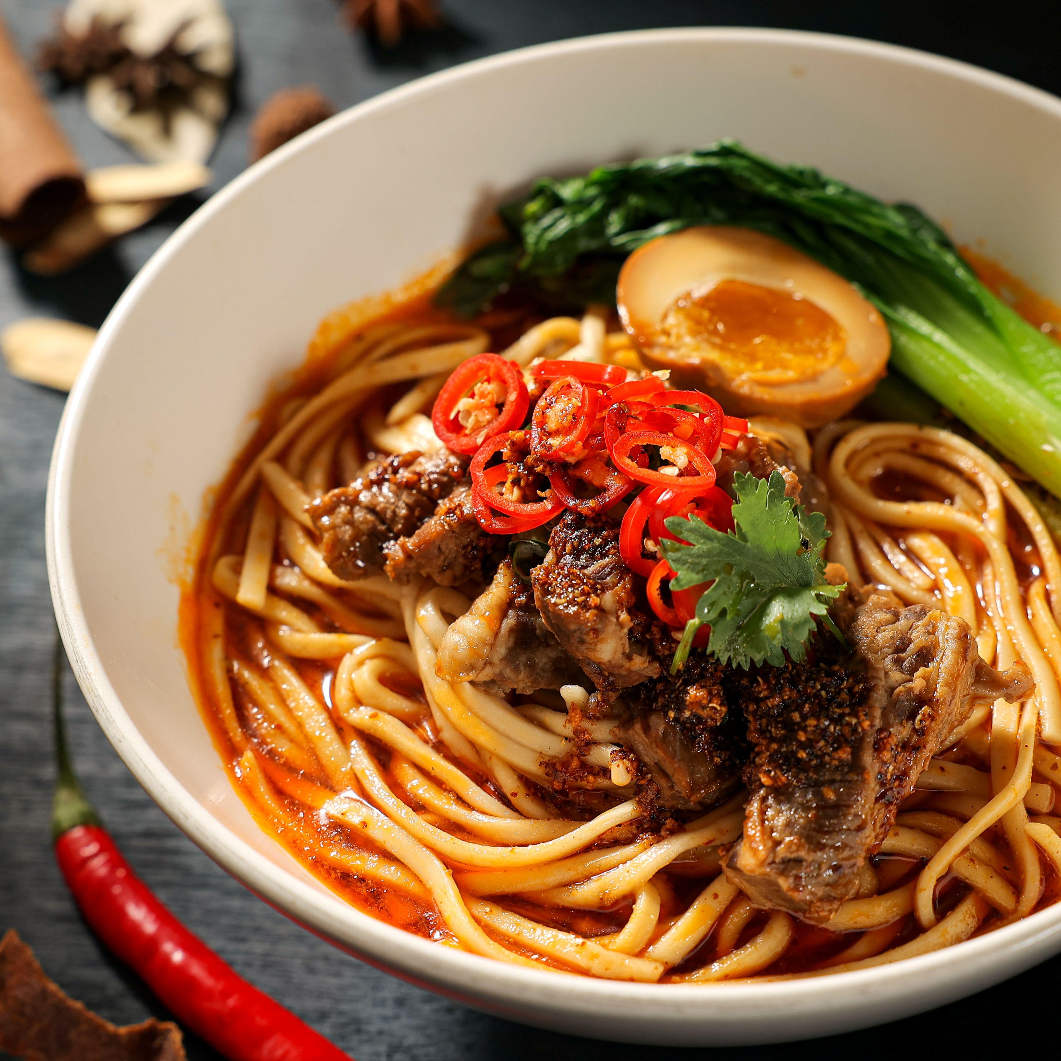 鐵人麻辣牛肉麵