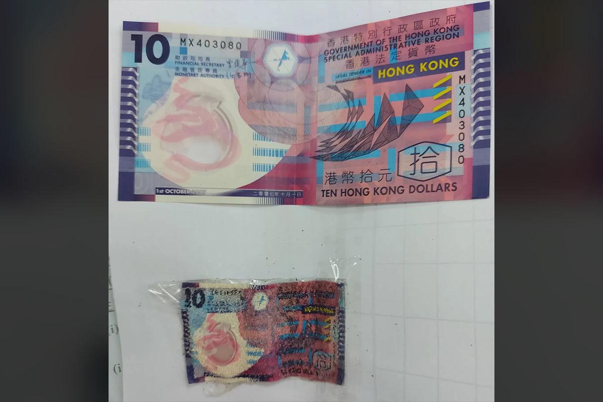 被放入乾衣機的10元膠鈔(下),面積只及原先的約三分之一(上)。(Threads圖片)