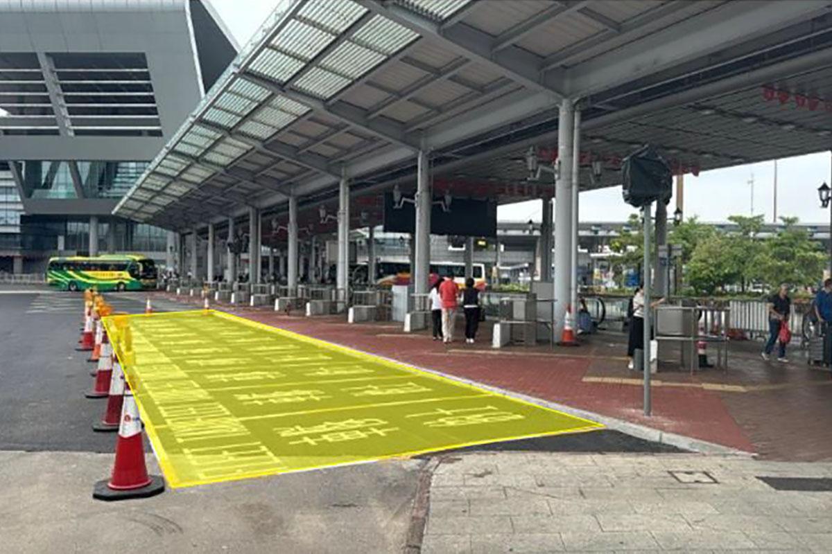 深圳灣口岸新增的車隊的士指定停車位置。(政府新聞處)