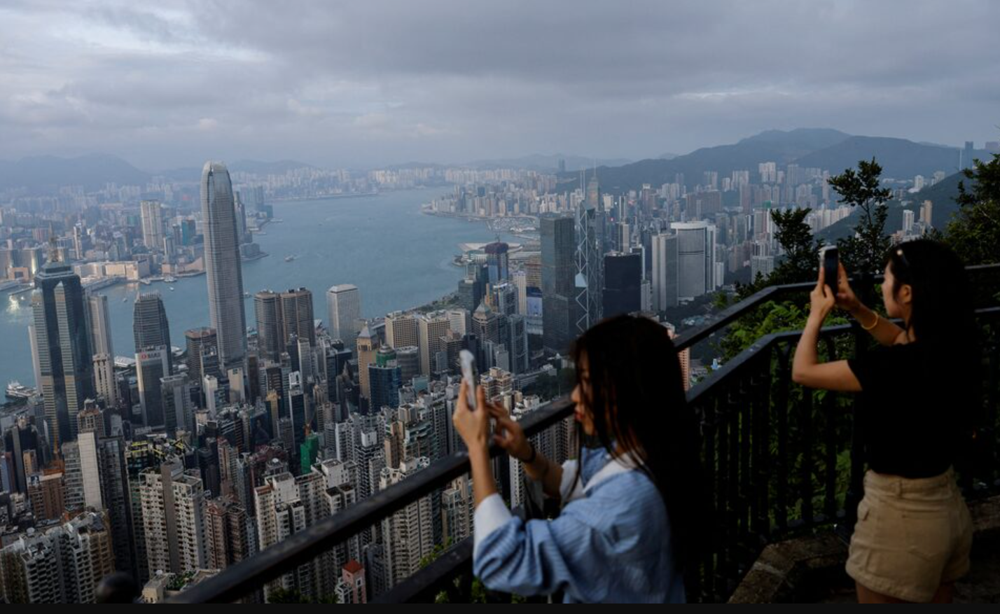 旅發局公布,上月初步訪港旅客數字逾384萬,按年升13%。今年1至4月累計的訪港旅客量有1600萬人次,按年升1成。(路透社資料圖片)