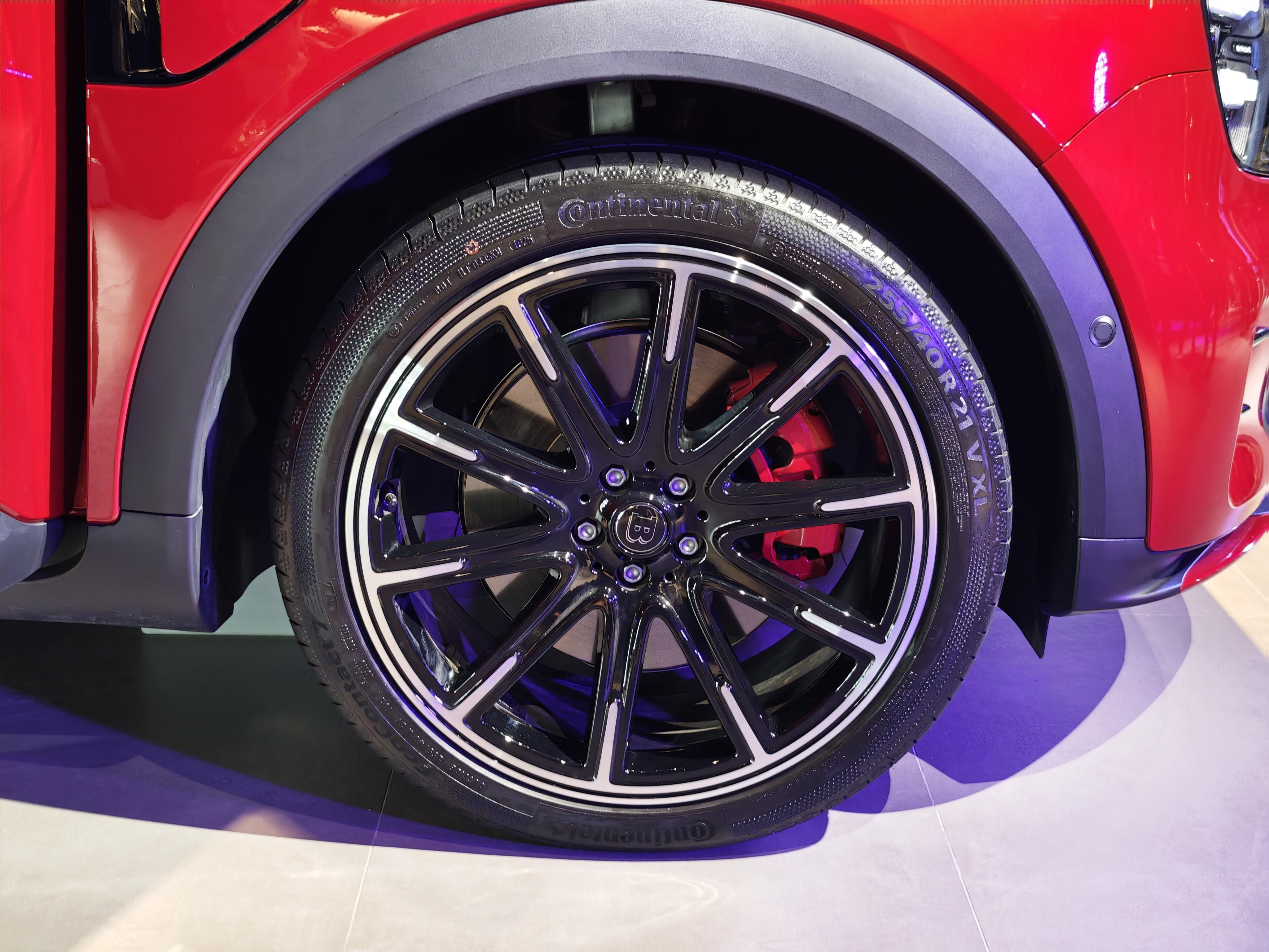 電動車|smart #5具備21吋BRABUS專屬Monoblock Z輪圈。