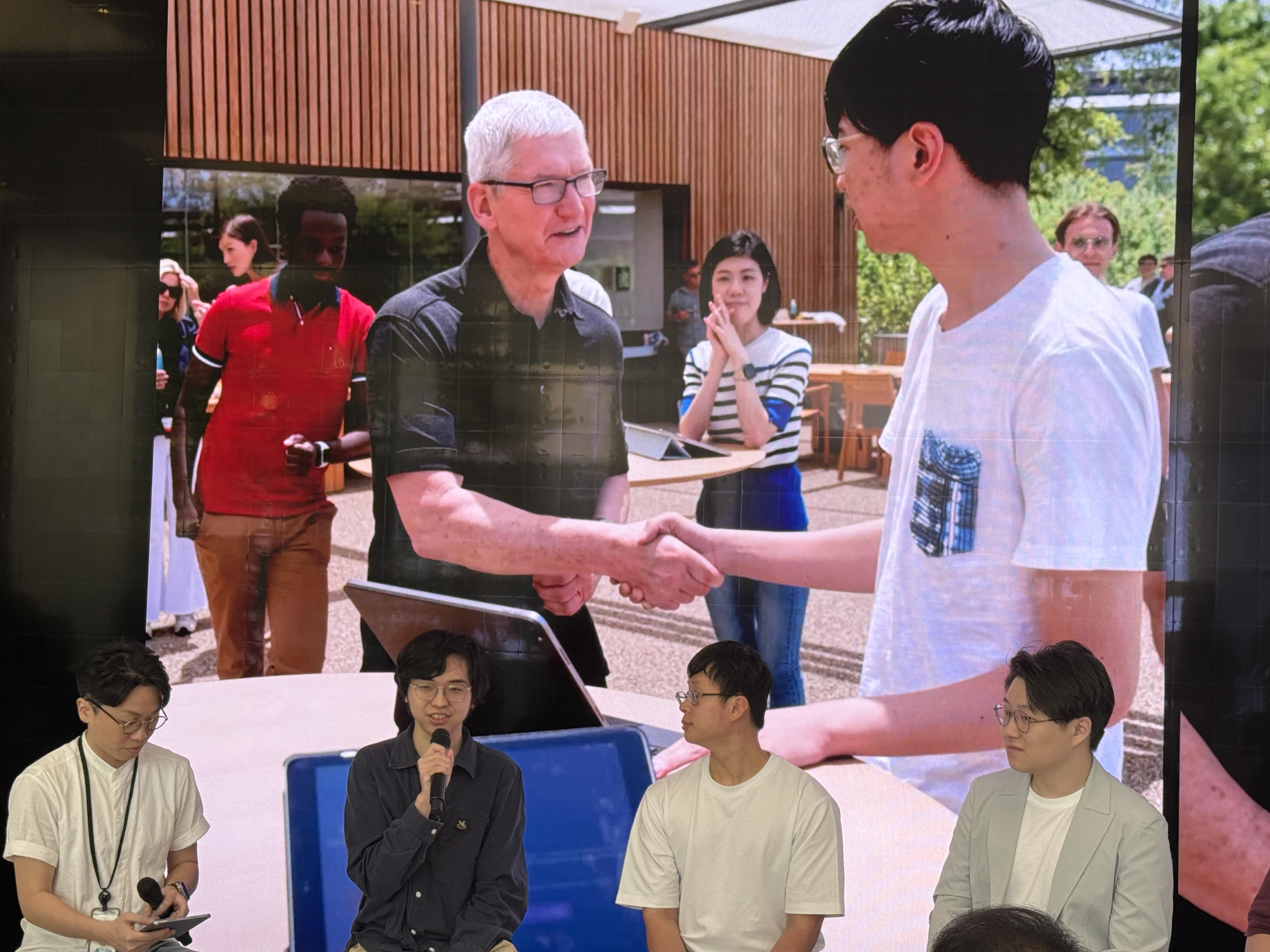 吳啟成憑「Braillie」app獲獎並與Tim Cook會面。