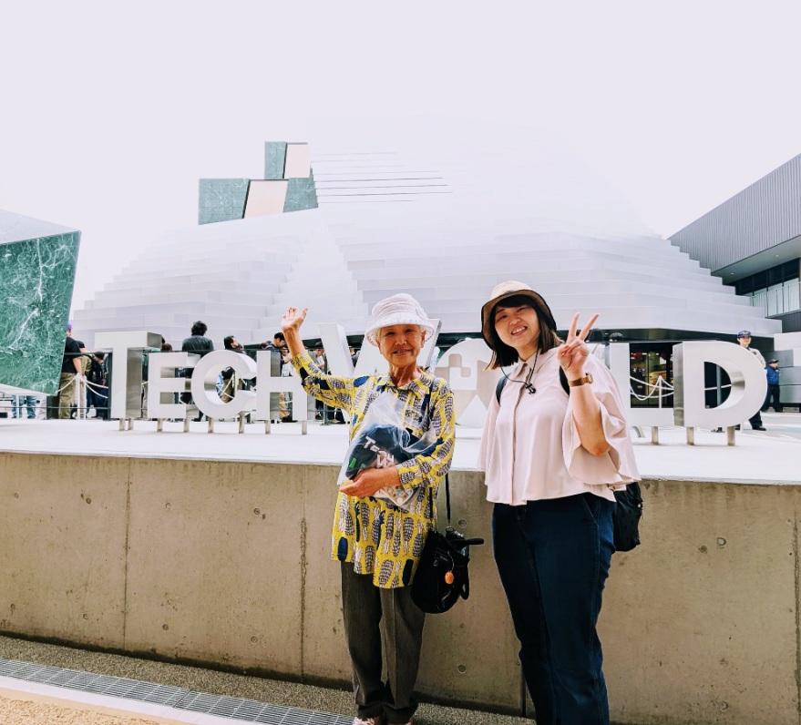 山田外美代參觀大阪世博台灣Techno World展館。(互聯網)