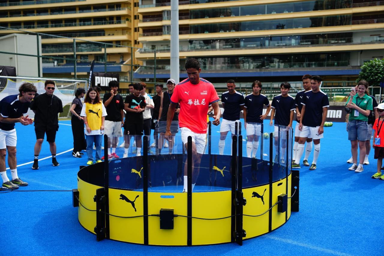 華拉尼親臨七人賽 PUMA zone,與本地球星及球迷見面,表現親民。