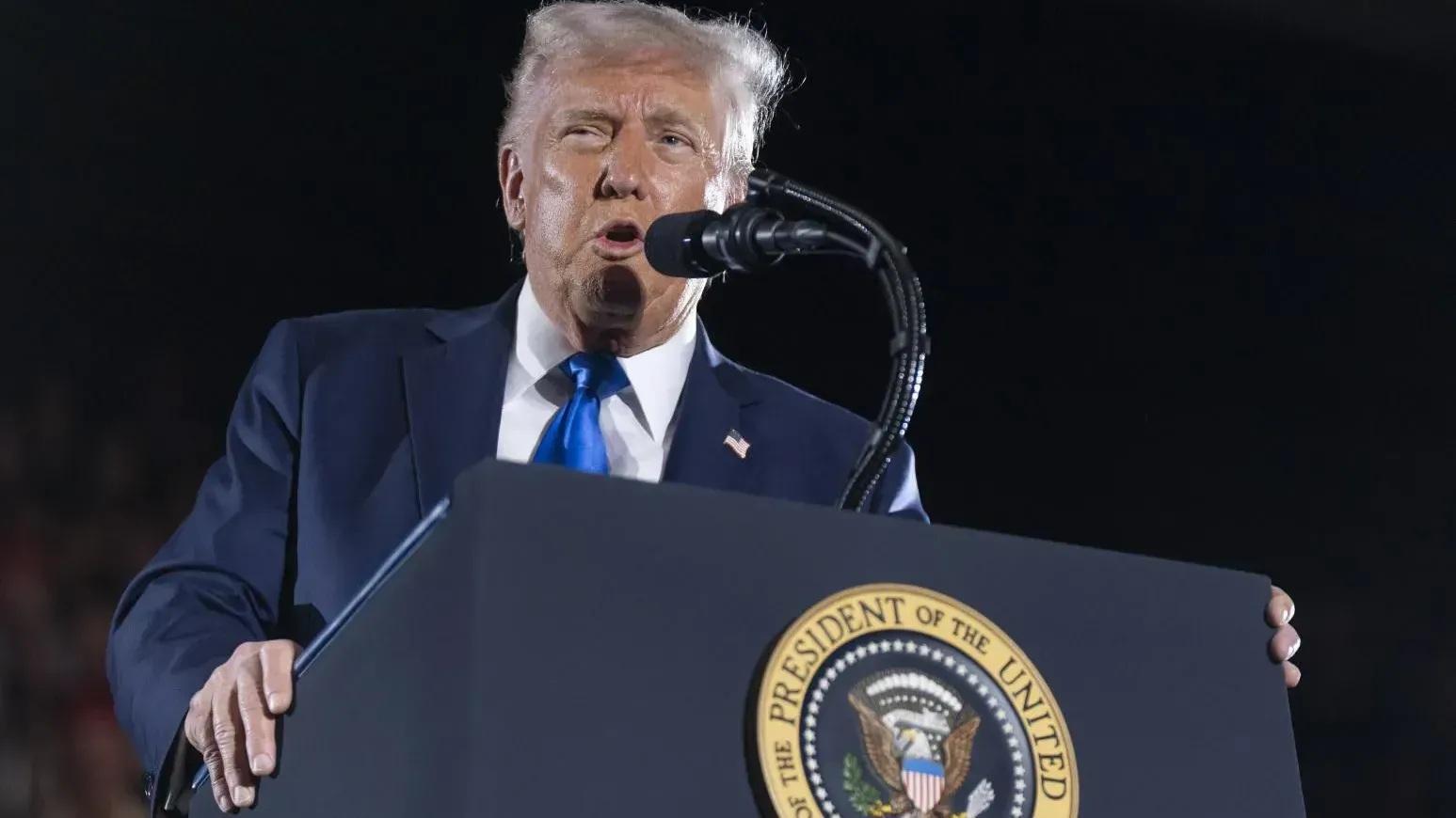 美國總統特朗普重返白宮後,大打關稅戰,影響全球供應鏈。(AP)