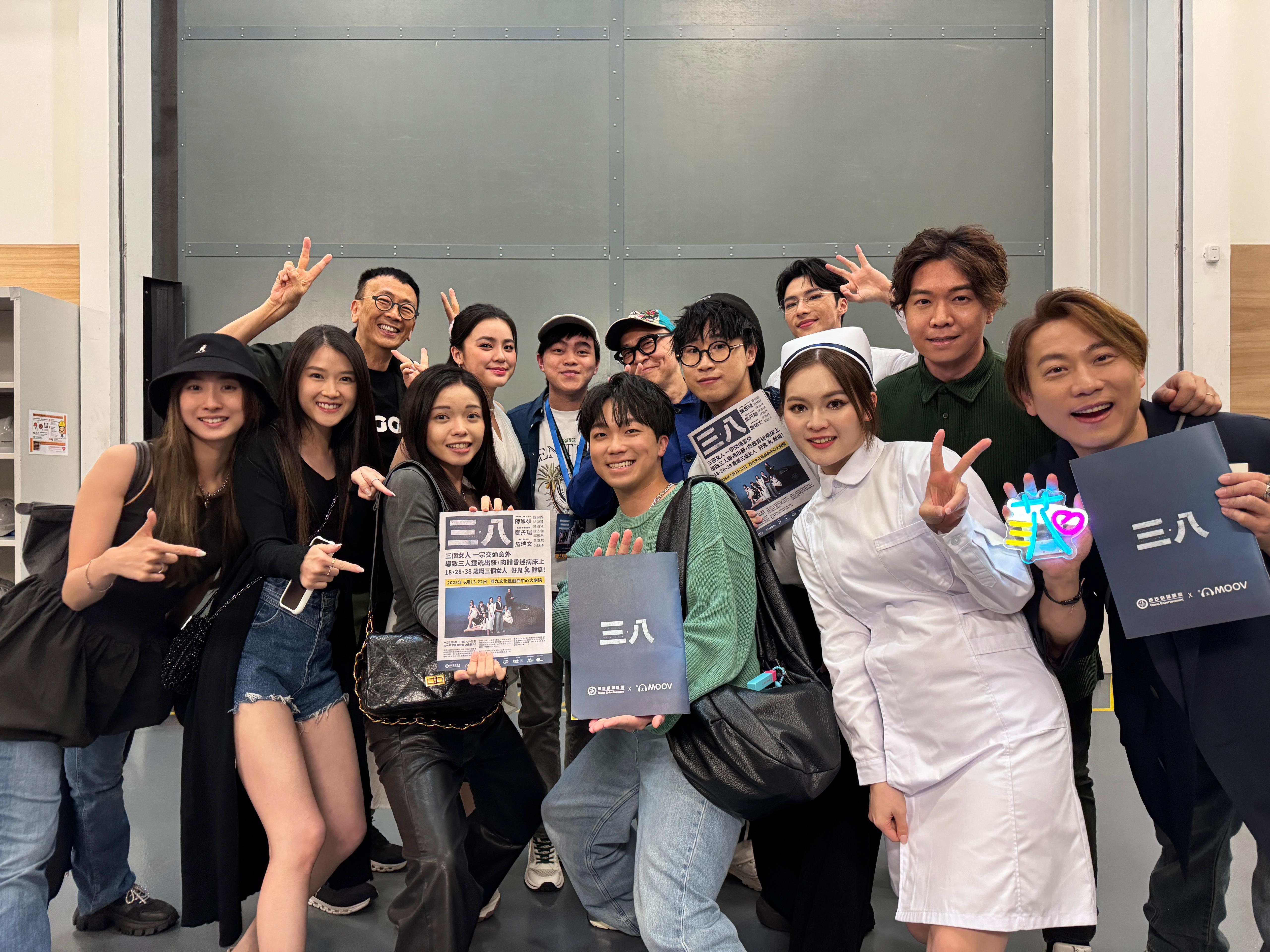 《聲夢傳奇》的鍾柔美、潘靜文、林智樂、何晉樂、文凱婷、《中年好聲音2》的顏米羔等與陳恩碩、鄭丹瑞、詹瑞文、姚焯菲、黃星綽及蔡愷穎合照