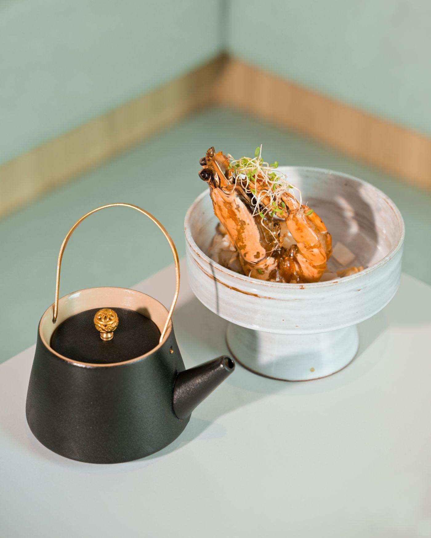 北海道帶子、虎蝦、海鮮 配 茶壺龍蝦湯