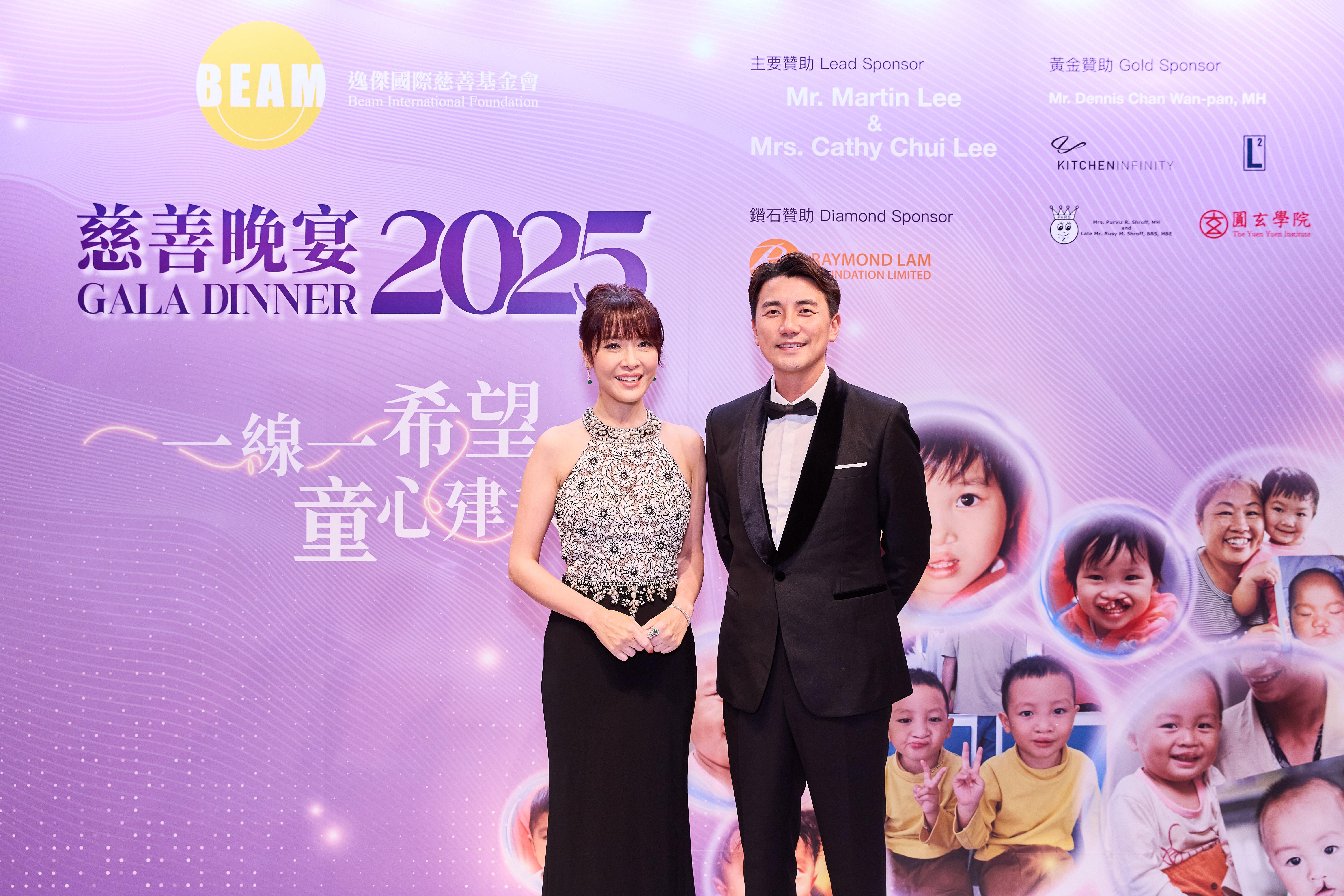 向海嵐與洪永城支持逸傑慈善晚宴。