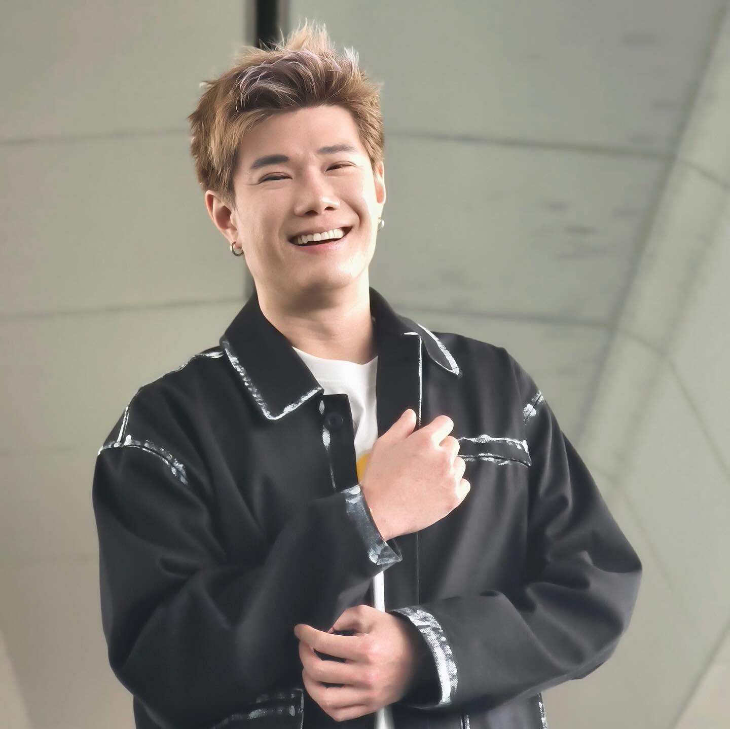 推出《深海》後,代表張與辰正式加盟廣東歌壇。