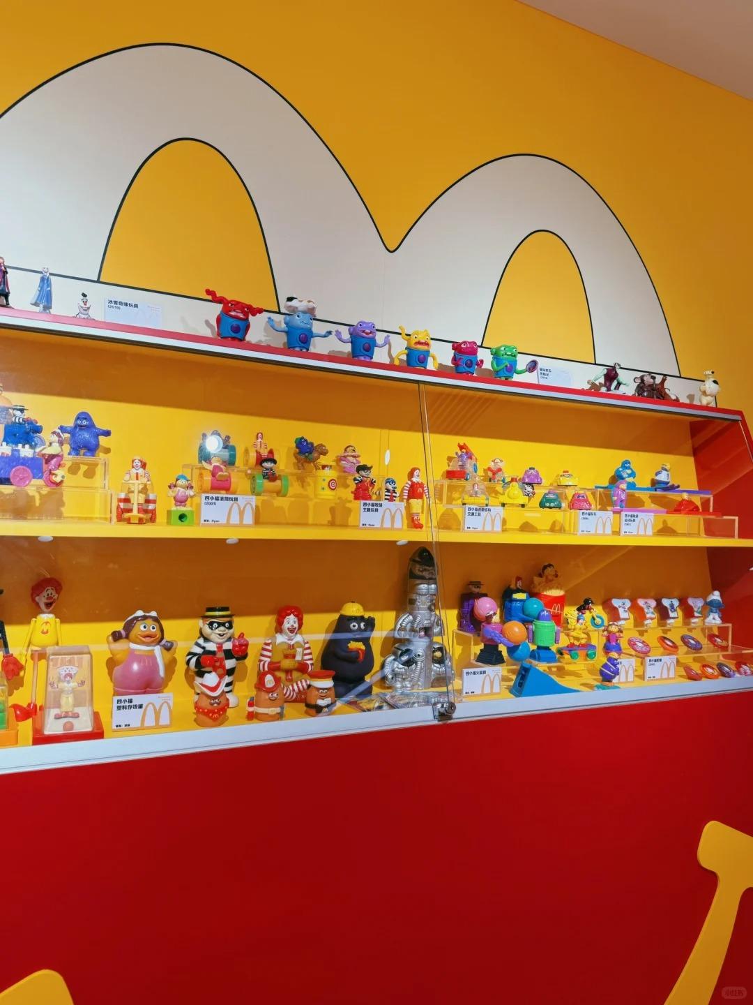 展示初代麥當勞玩具(小紅書圖片)