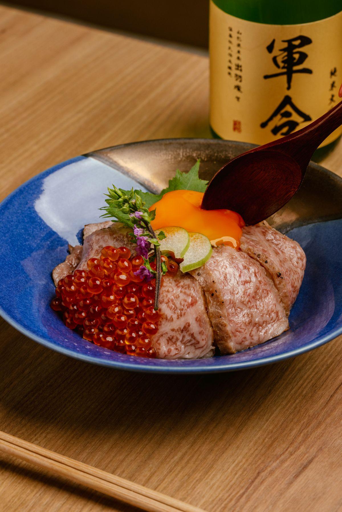 月見鹿兒島A5 和牛丼(日本鹿兒島A5和牛、夢王雞蛋、三文魚籽)