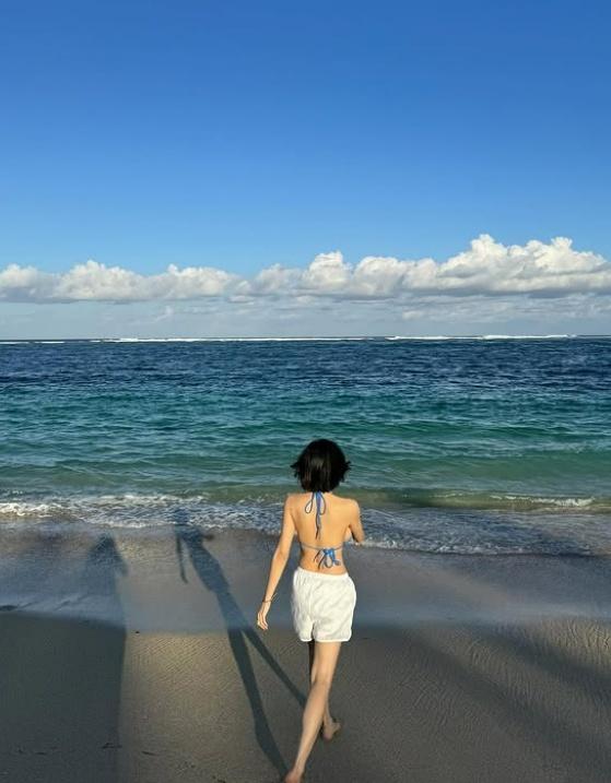 恩妃屬於夏天,因此衣著時刻打扮清涼。