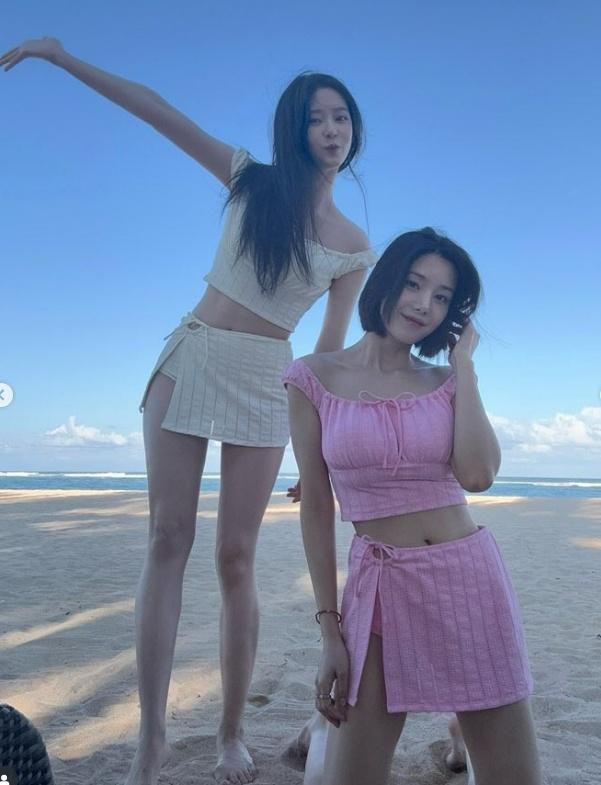 權恩妃上載與金玟周的合照,展示團魂。